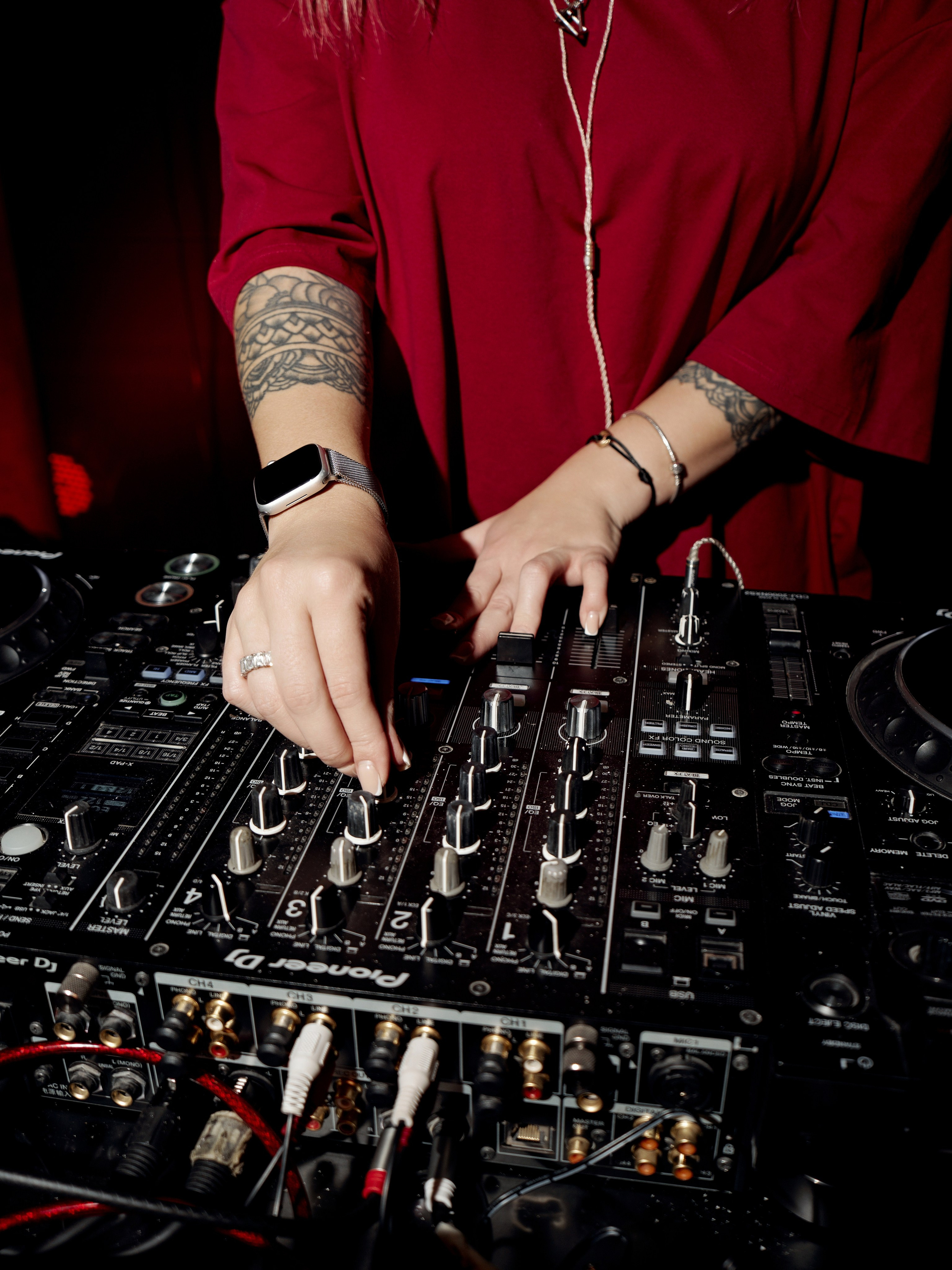 CLUB. NOIZOMAX Художественный фотограф в Дубай