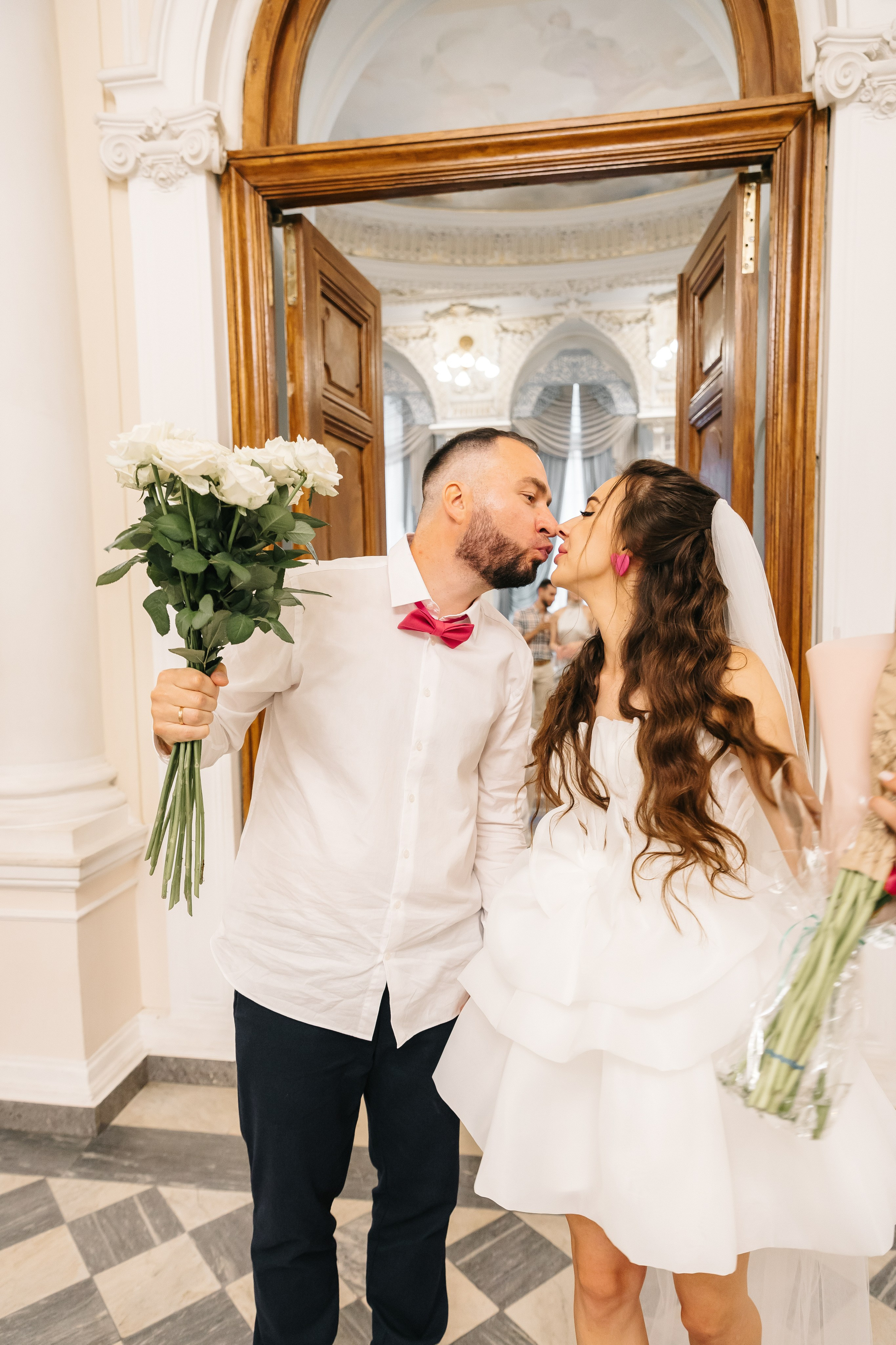 ДВОРЕЦ № 2 | Июль, кабриолет, академия Штиглица. Свадебный фотограф в Санкт-Петербурге Полина Корзухина