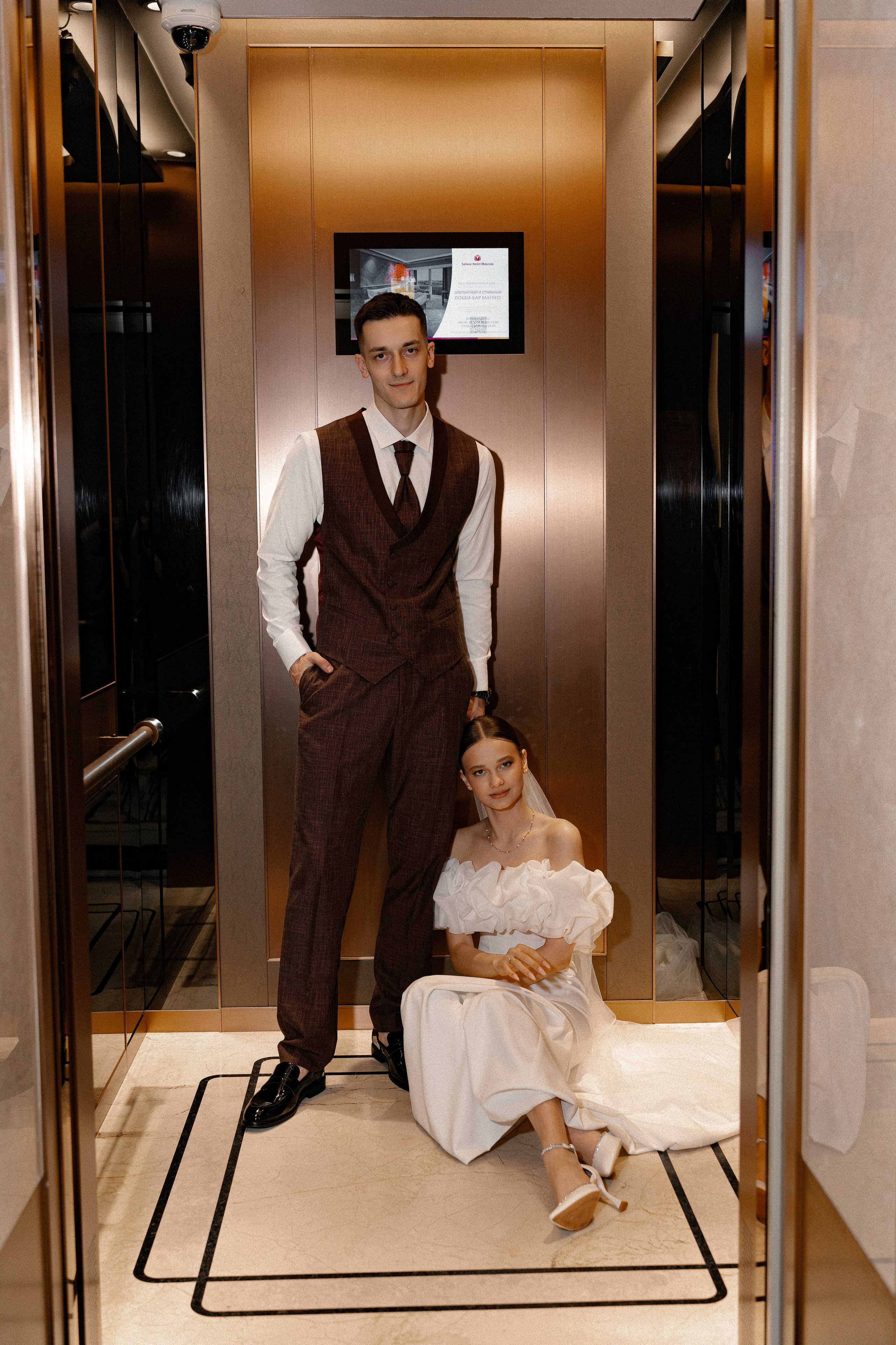 Свадебная фотосессия в Бутырском ЗАГС (Дворец Бракосочетания № 4) и прогулка в отеле Solux (Солюкс)