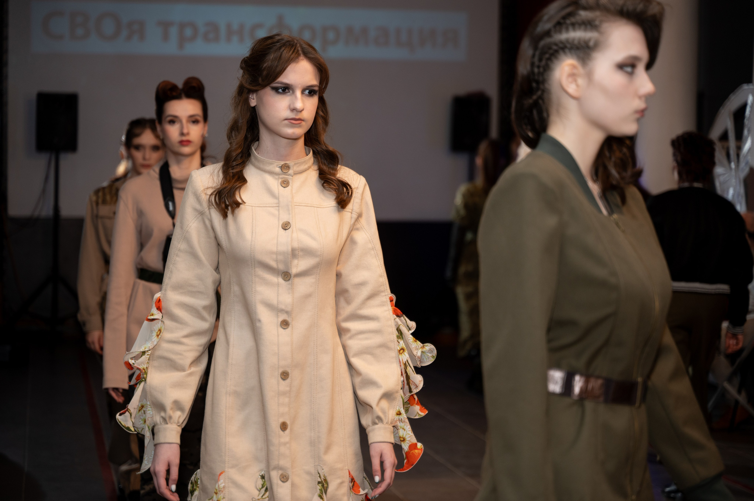 Закрытый показ милитари «Своя трансформация» дизайнера Юлии Бойченко | 24.04.2025. Фотограф в Омске Елизавета Кириллова