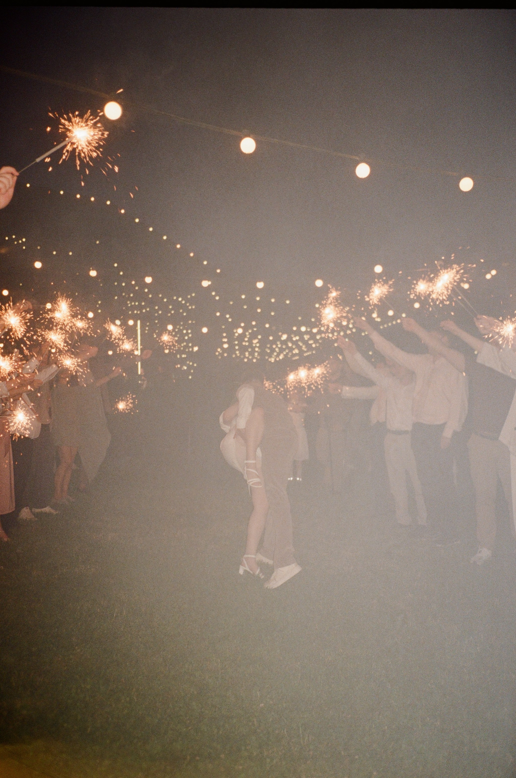 Пленка Роман и Анастасия. Свадебный и репортажный фотограф Элина Козырьянова
