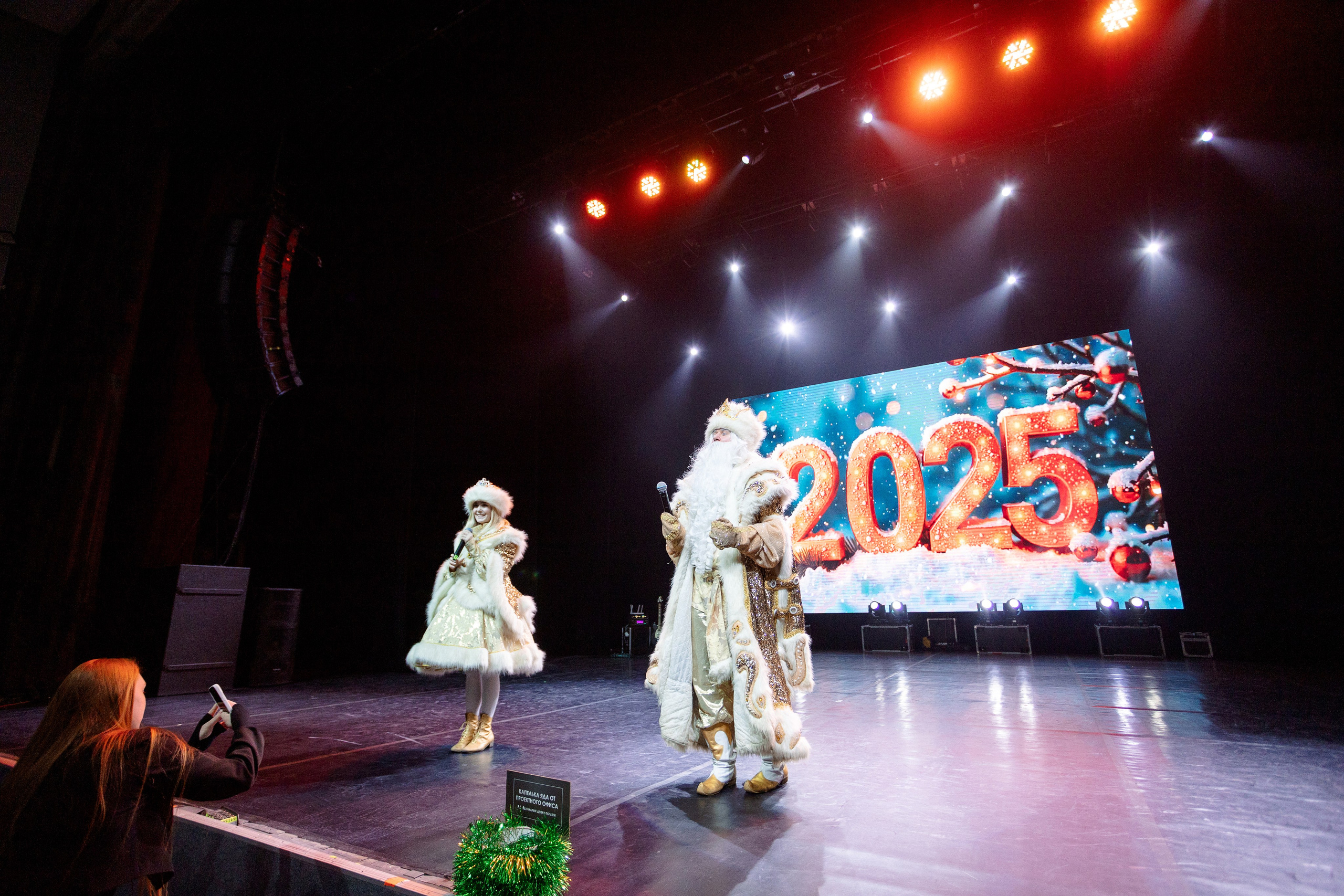 РЕПОРТАЖ: НОВЫЙ ГОД В ДК МЕТАЛЛУРГ. Профессиональный фотограф в Ижевске Леша Петров