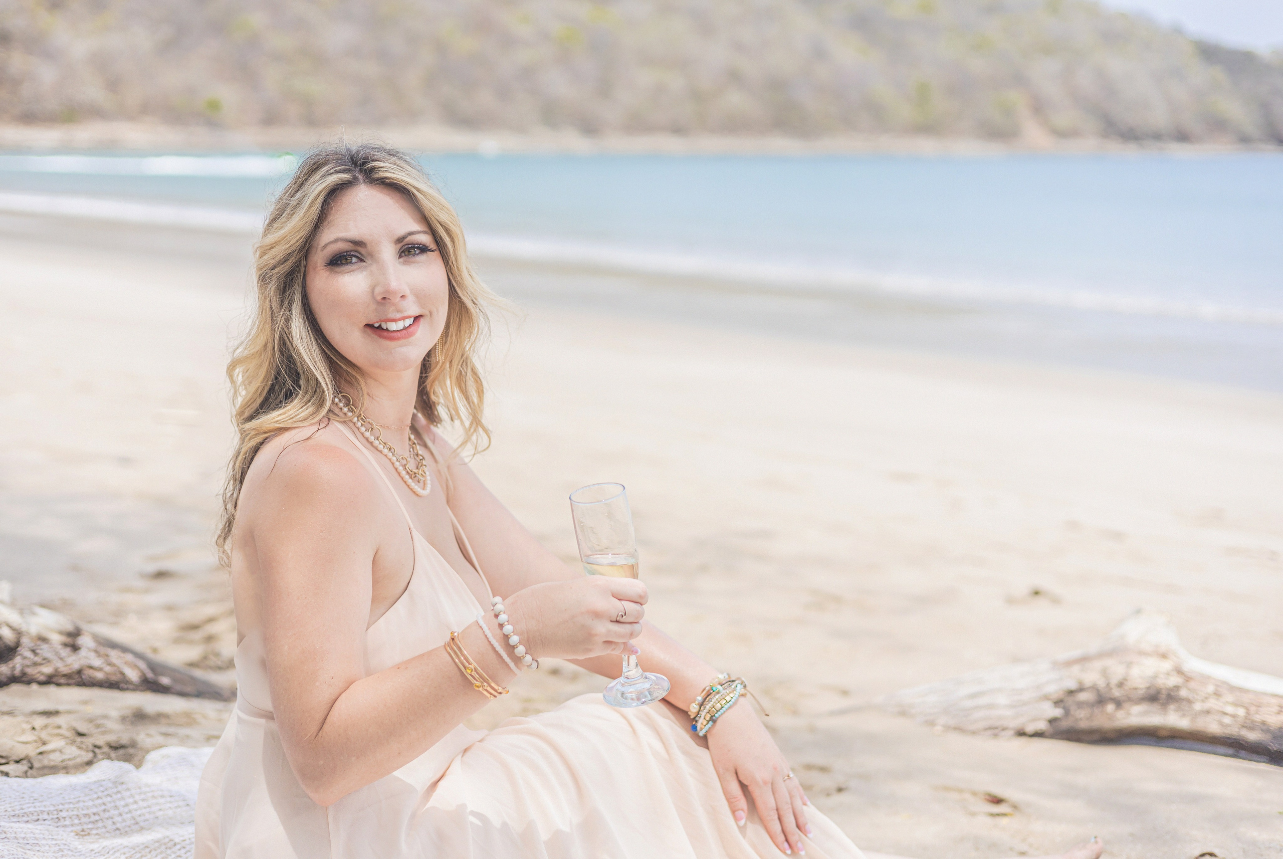 Ocean lovely moments. Family, portrait, content photo in Costa Rica Evgeniya Besprozvannykh