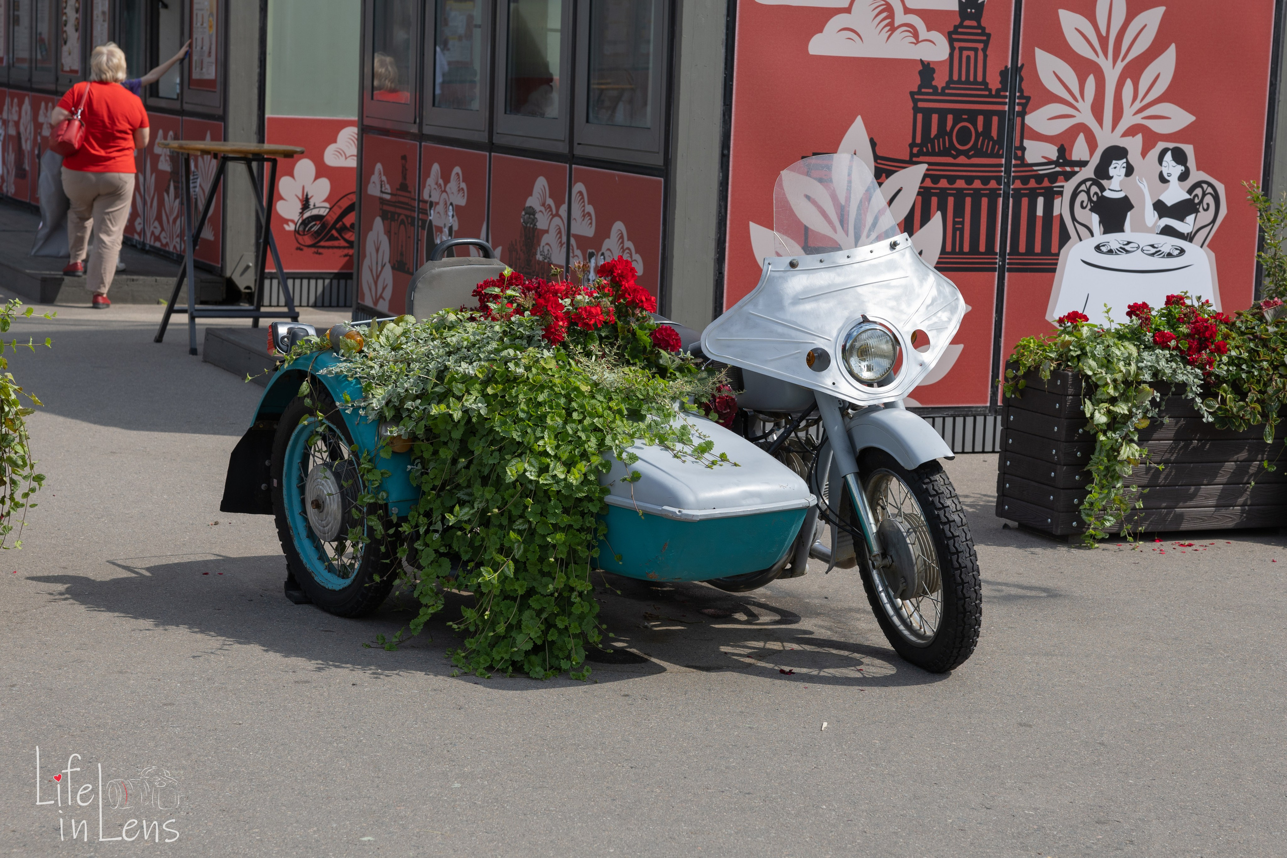 ВДНХ. День России. Фотограф, получающий удовольствие от своей работы