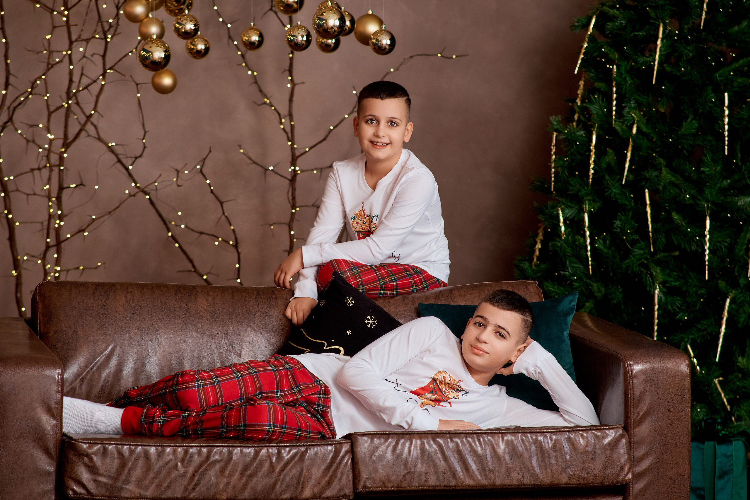 Новогодняя семейная фотосессия в студии Сова. Фотограф Таганрог Анна Трайжон