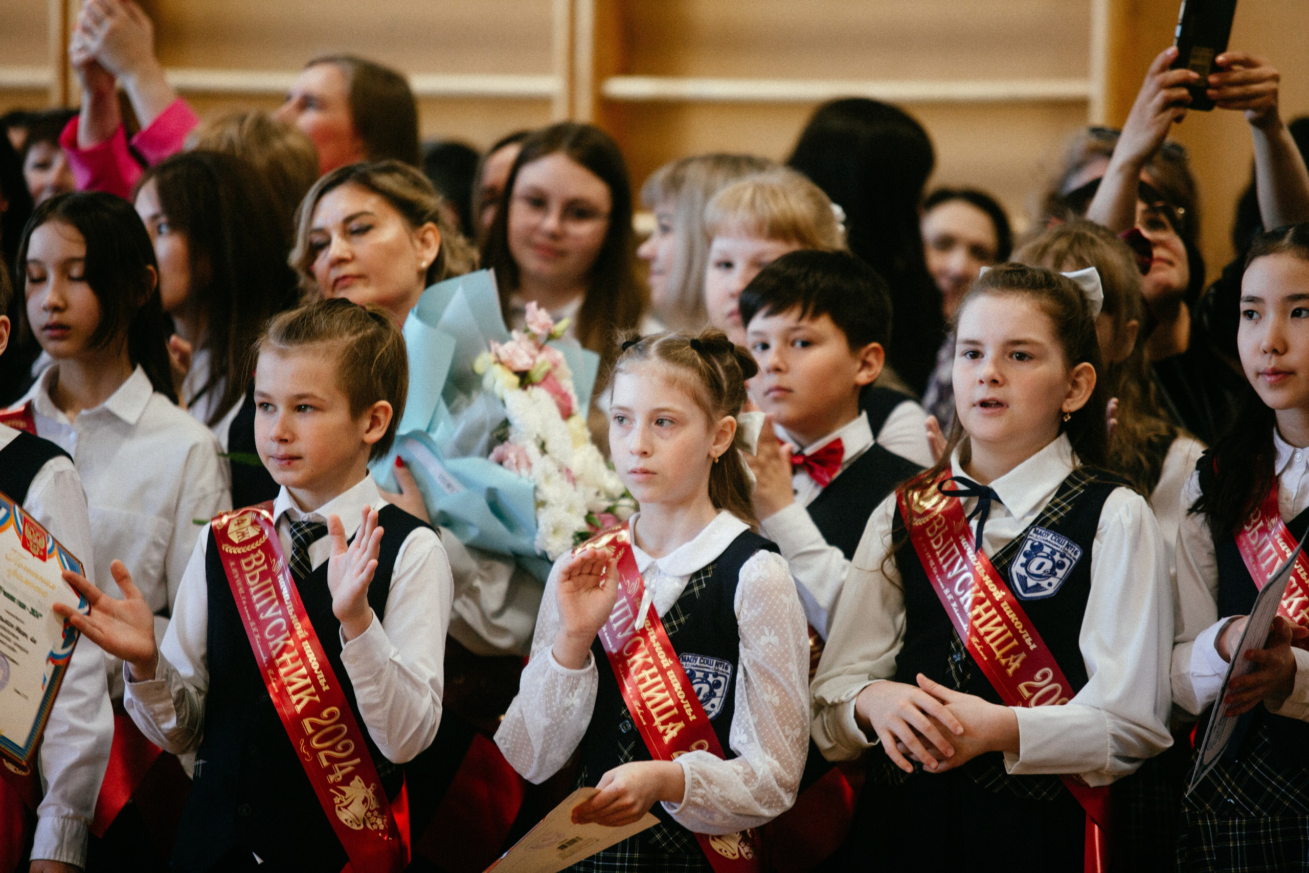 Выпускной в начальной школе. Арт-фотограф Крис Л. в Тобольске: портрет, семейные, свадьбы