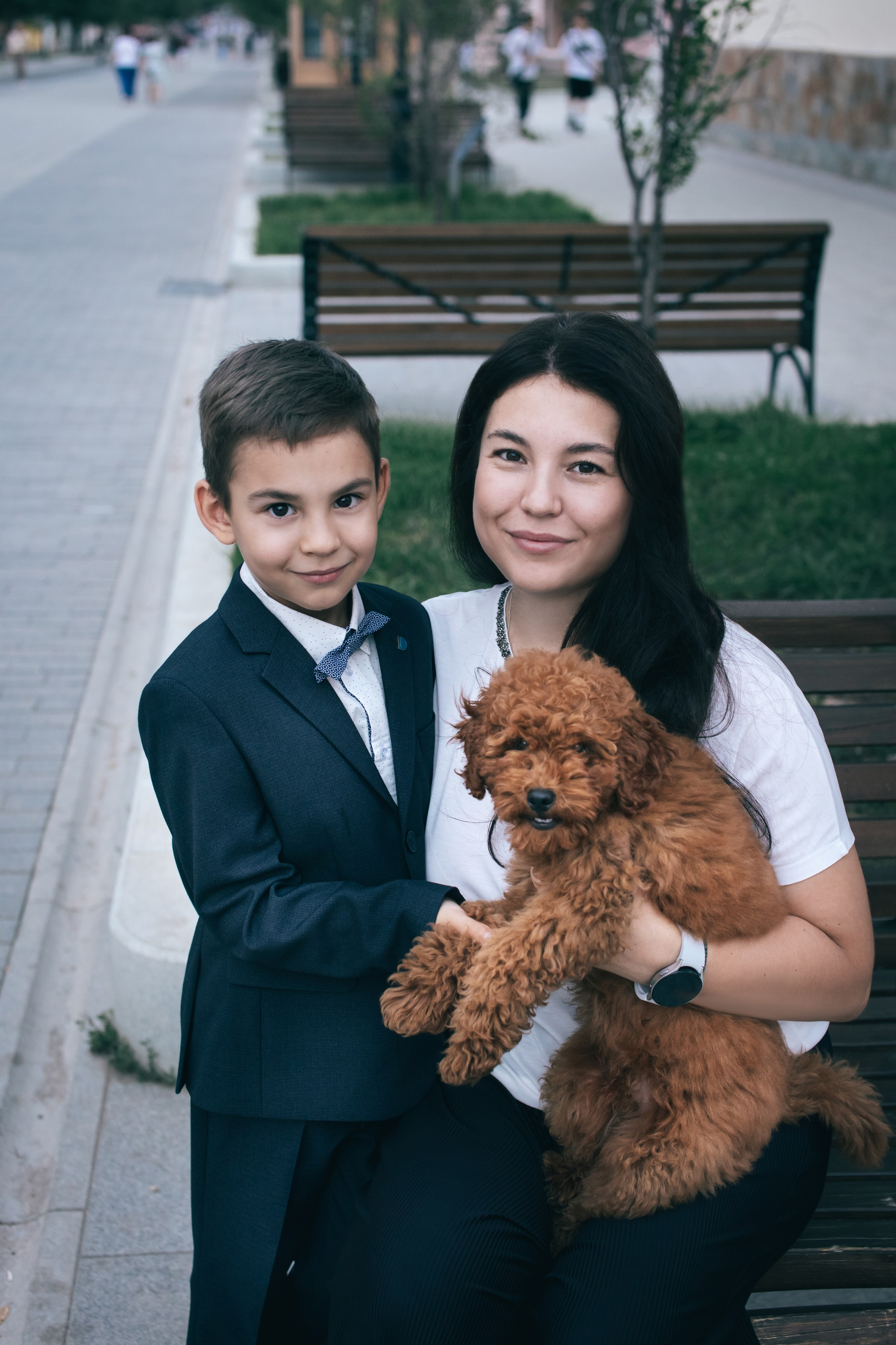 Рома и Белла идут в школу. Фотограф в Оренбурге. Профессиональный фотограф