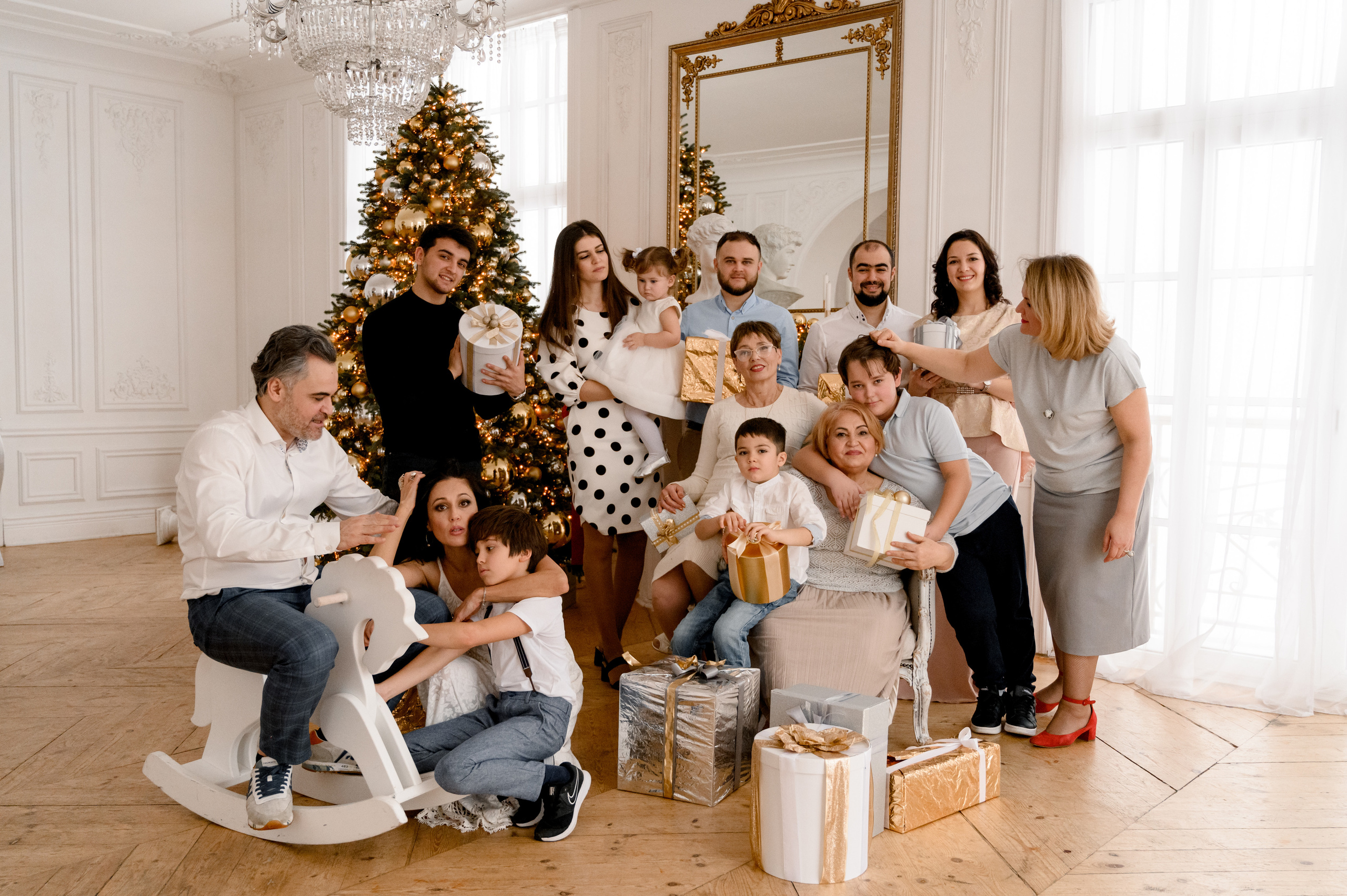 Юля семьей. Профессиональный фотограф беременности в СПБ. Стильные фотосессии беременности в стиле минимализм и классическая фотография