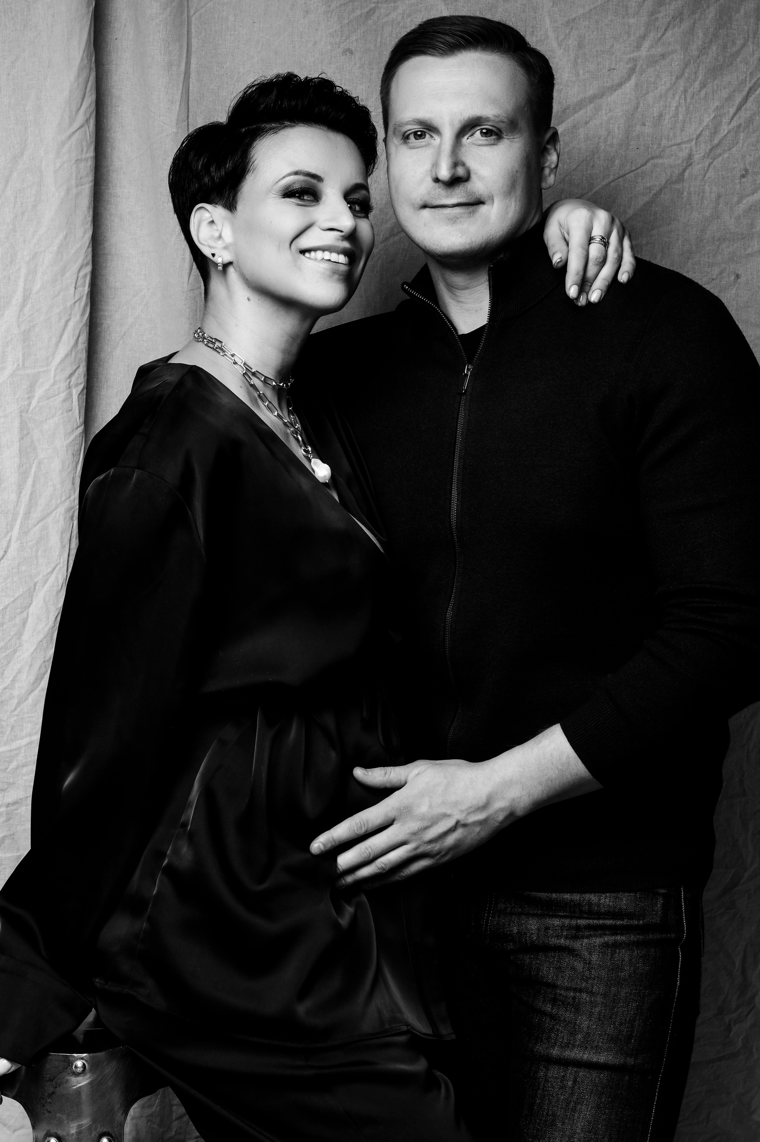 Карина и Евгений. Профессиональный фотограф беременности в СПБ. Стильные фотосессии беременности в стиле минимализм и классическая фотография