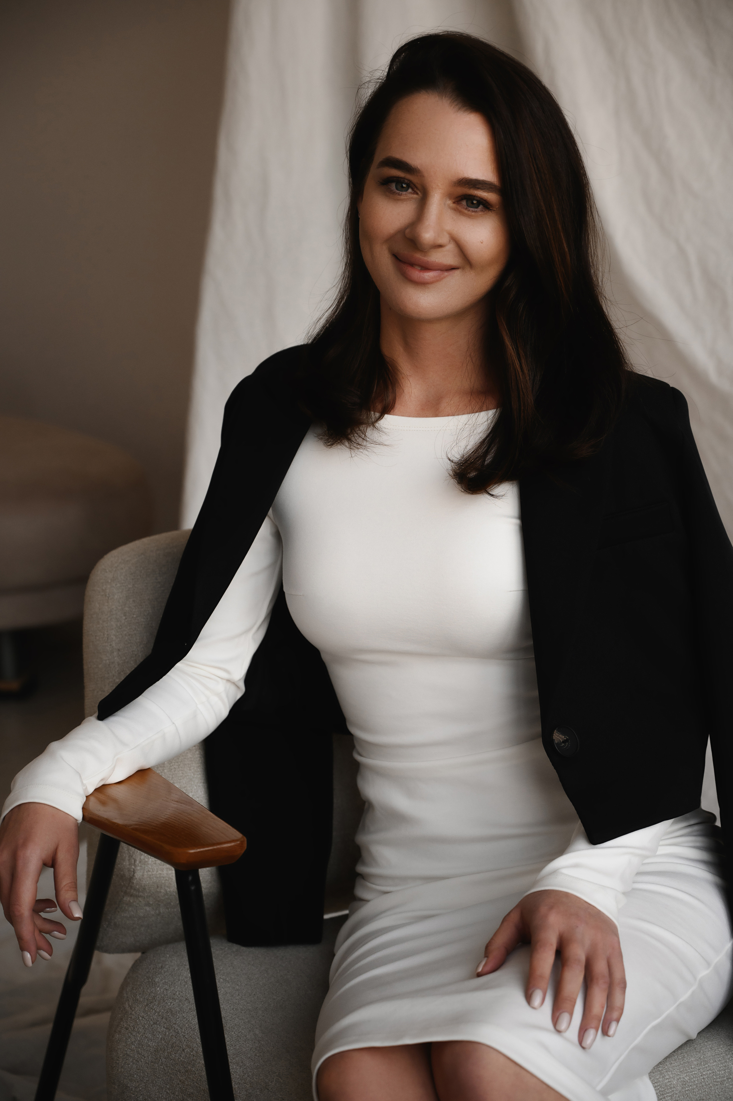 Юлия. Профессиональный фотограф беременности в СПБ. Стильные фотосессии беременности в стиле минимализм и классическая фотография