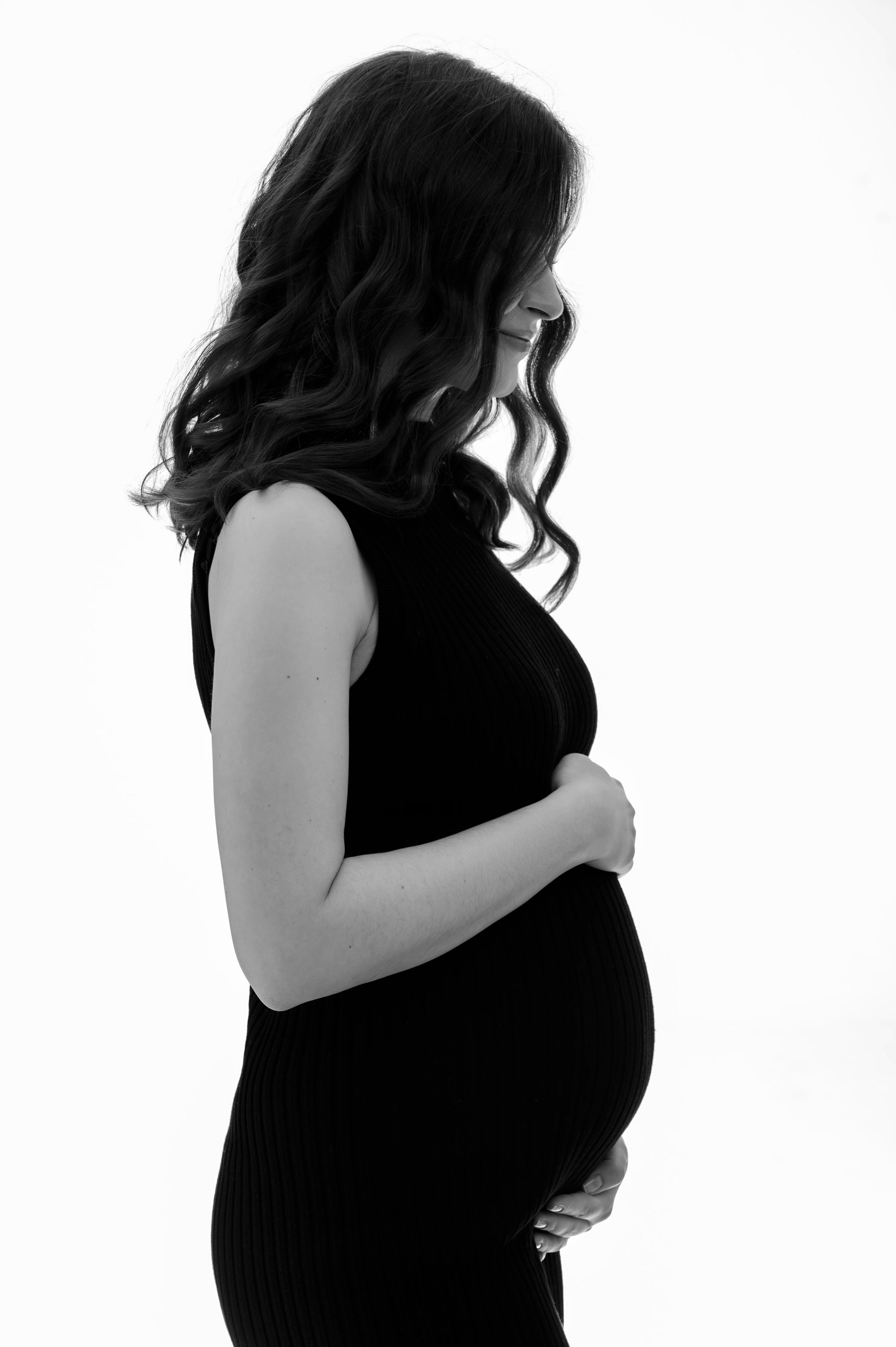 Анна. Профессиональный фотограф беременности в СПБ. Стильные фотосессии беременности в стиле минимализм и классическая фотография