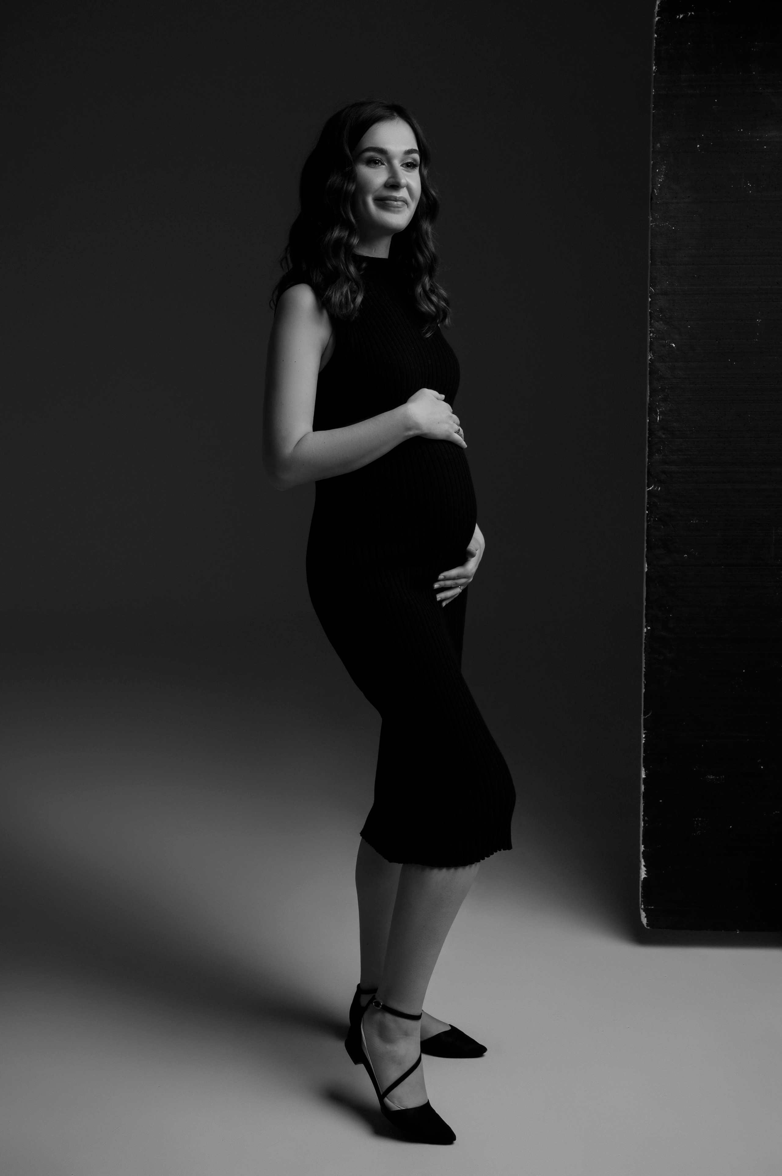 Анна. Профессиональный фотограф беременности в СПБ. Стильные фотосессии беременности в стиле минимализм и классическая фотография