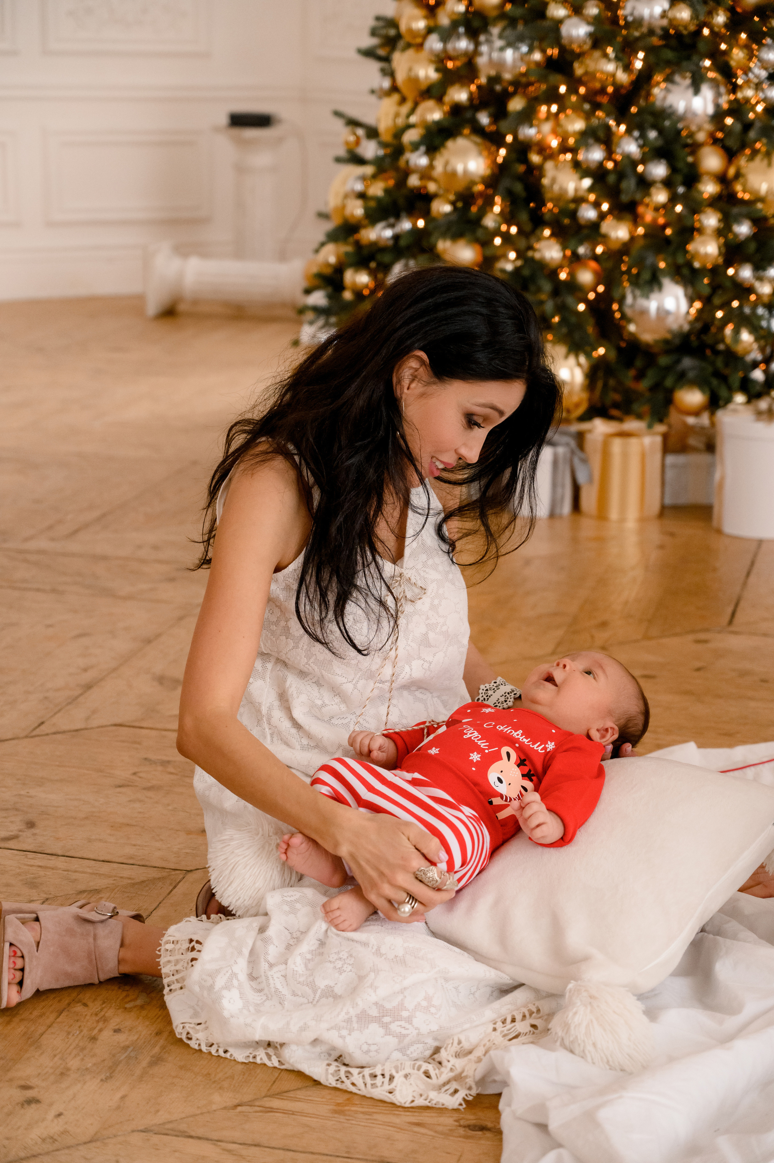 Юля семьей. Профессиональный фотограф беременности в СПБ. Стильные фотосессии беременности в стиле минимализм и классическая фотография