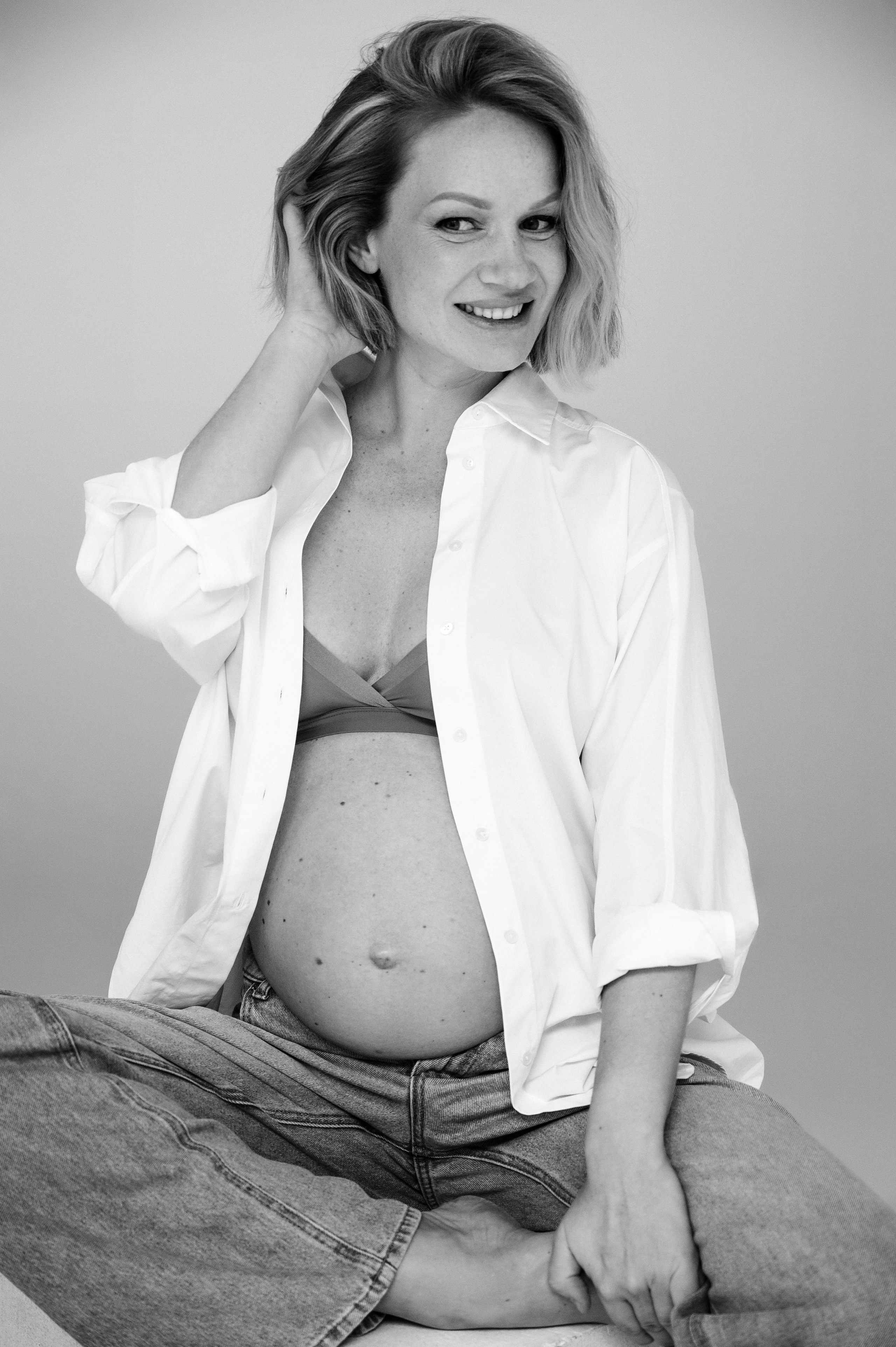 Олеся. Профессиональный фотограф беременности в СПБ. Стильные фотосессии беременности в стиле минимализм и классическая фотография