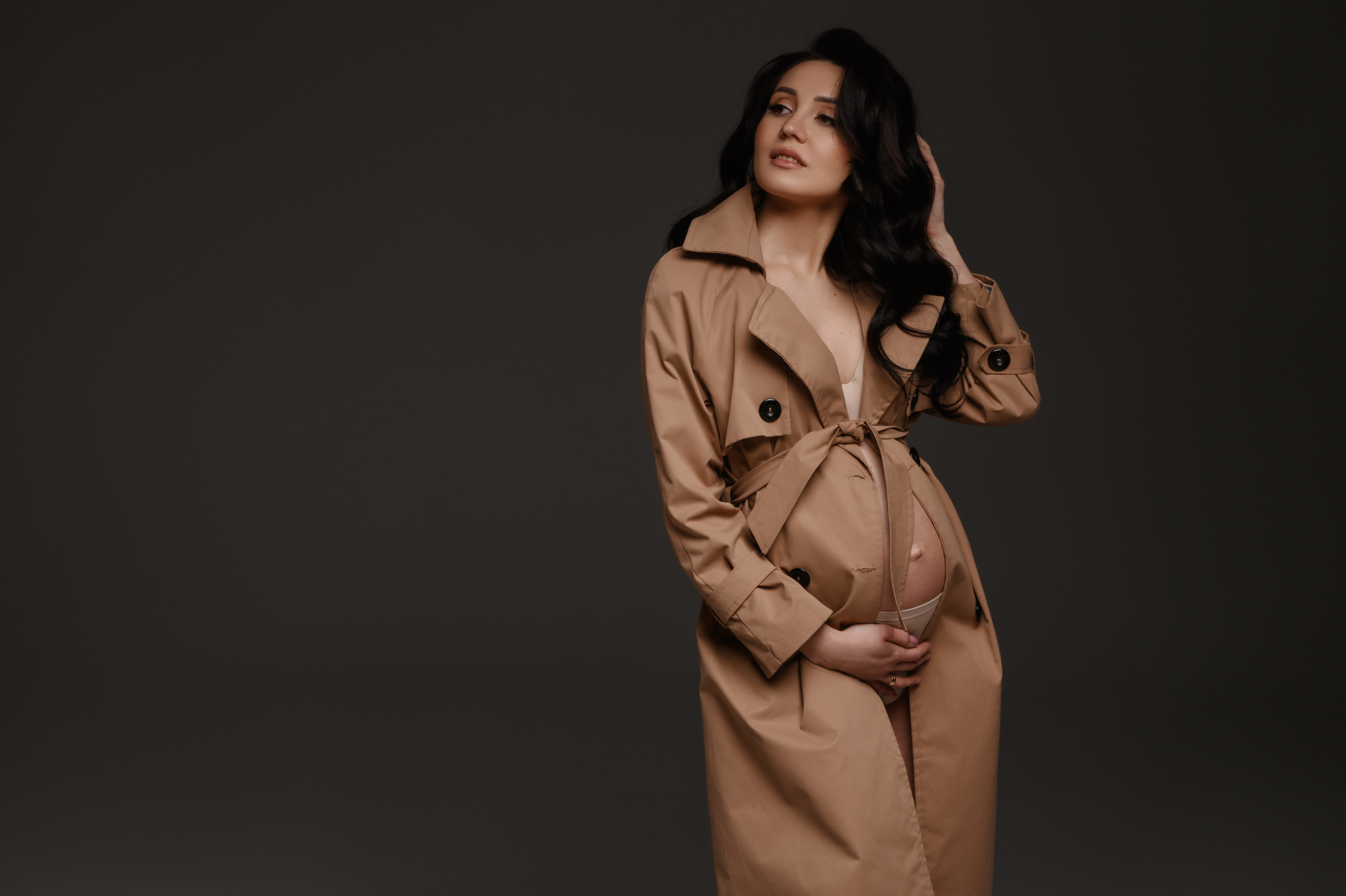 Фотосъемка беременности в Санкт-Петербурге. Профессиональный фотограф беременности в СПБ. Стильные фотосессии беременности в стиле минимализм и классическая фотография