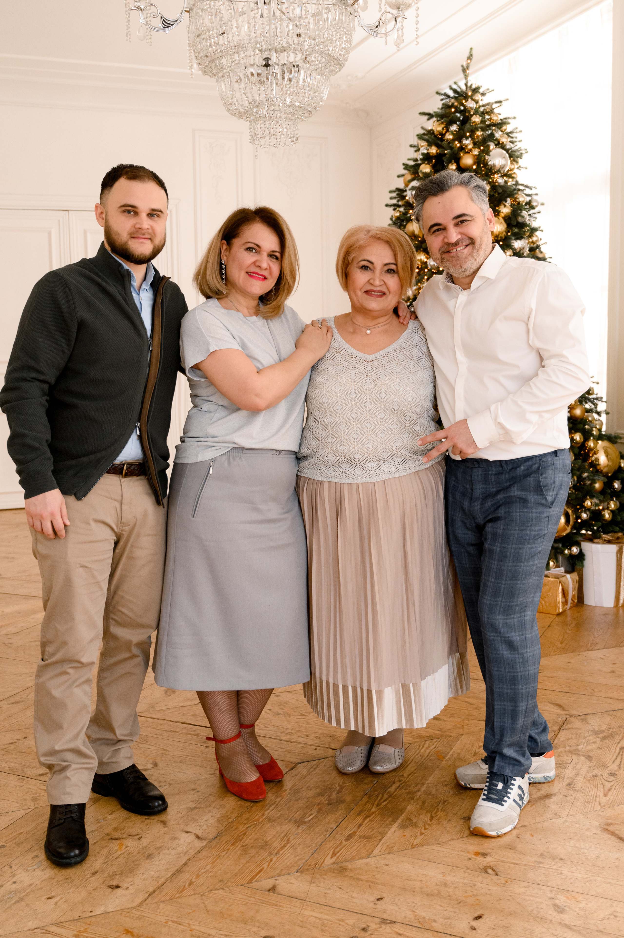 Юля семьей. Профессиональный фотограф беременности в СПБ. Стильные фотосессии беременности в стиле минимализм и классическая фотография