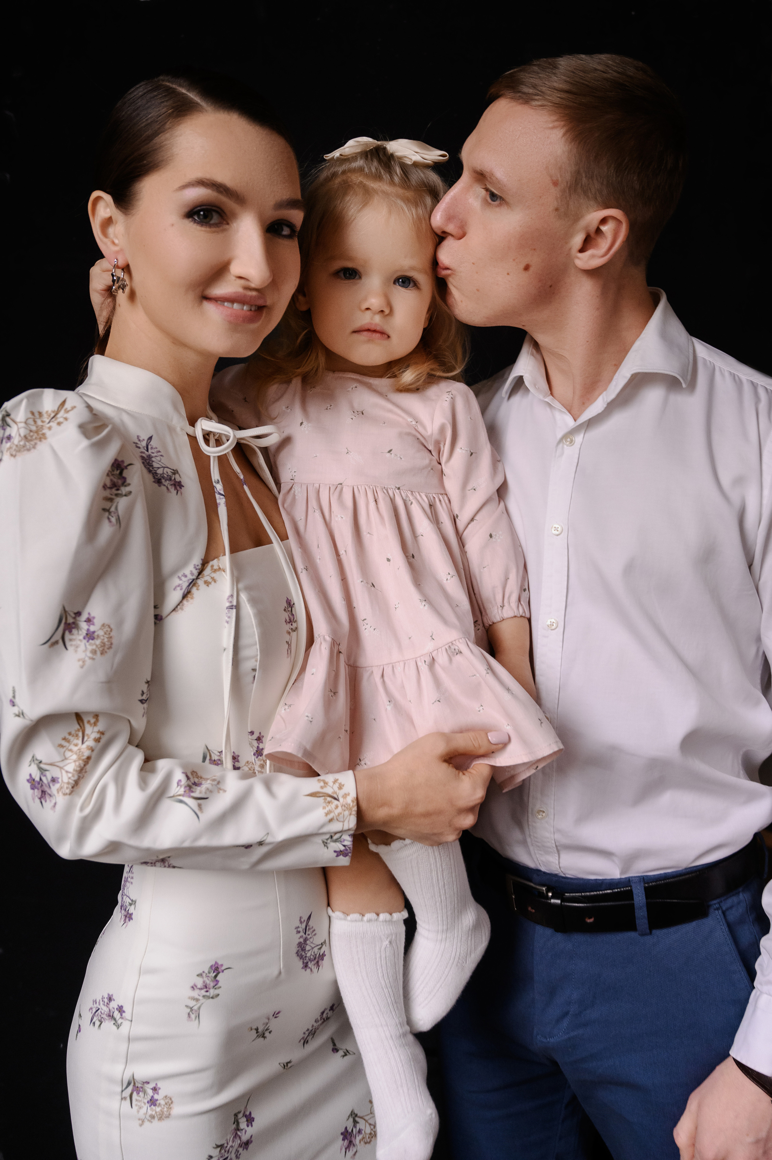 Семейная фотосъемка. Профессиональный фотограф беременности в СПБ. Стильные фотосессии беременности в стиле минимализм и классическая фотография