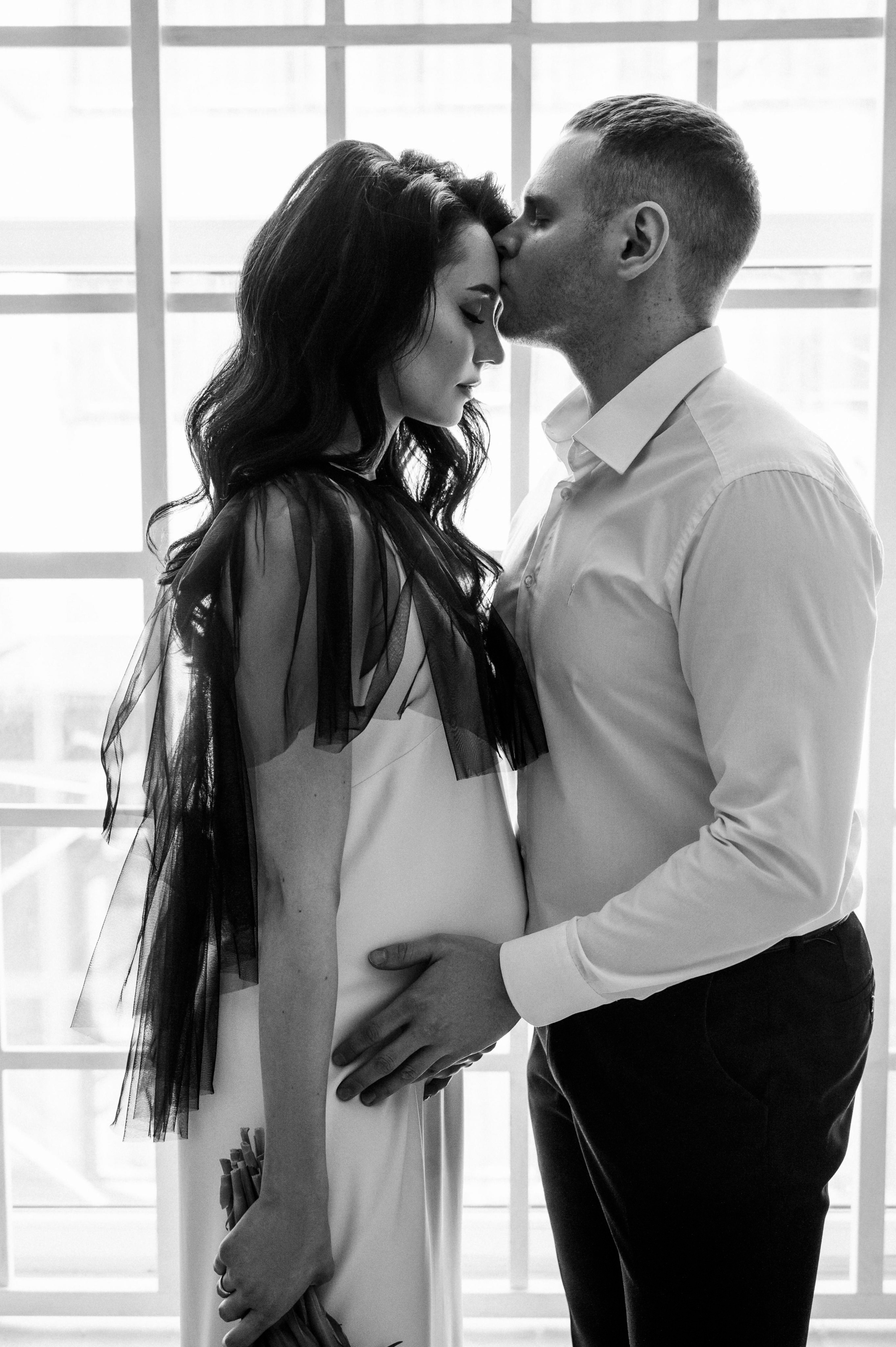 Фотосъемка беременности в Санкт-Петербурге. Профессиональный фотограф беременности в СПБ. Стильные фотосессии беременности в стиле минимализм и классическая фотография