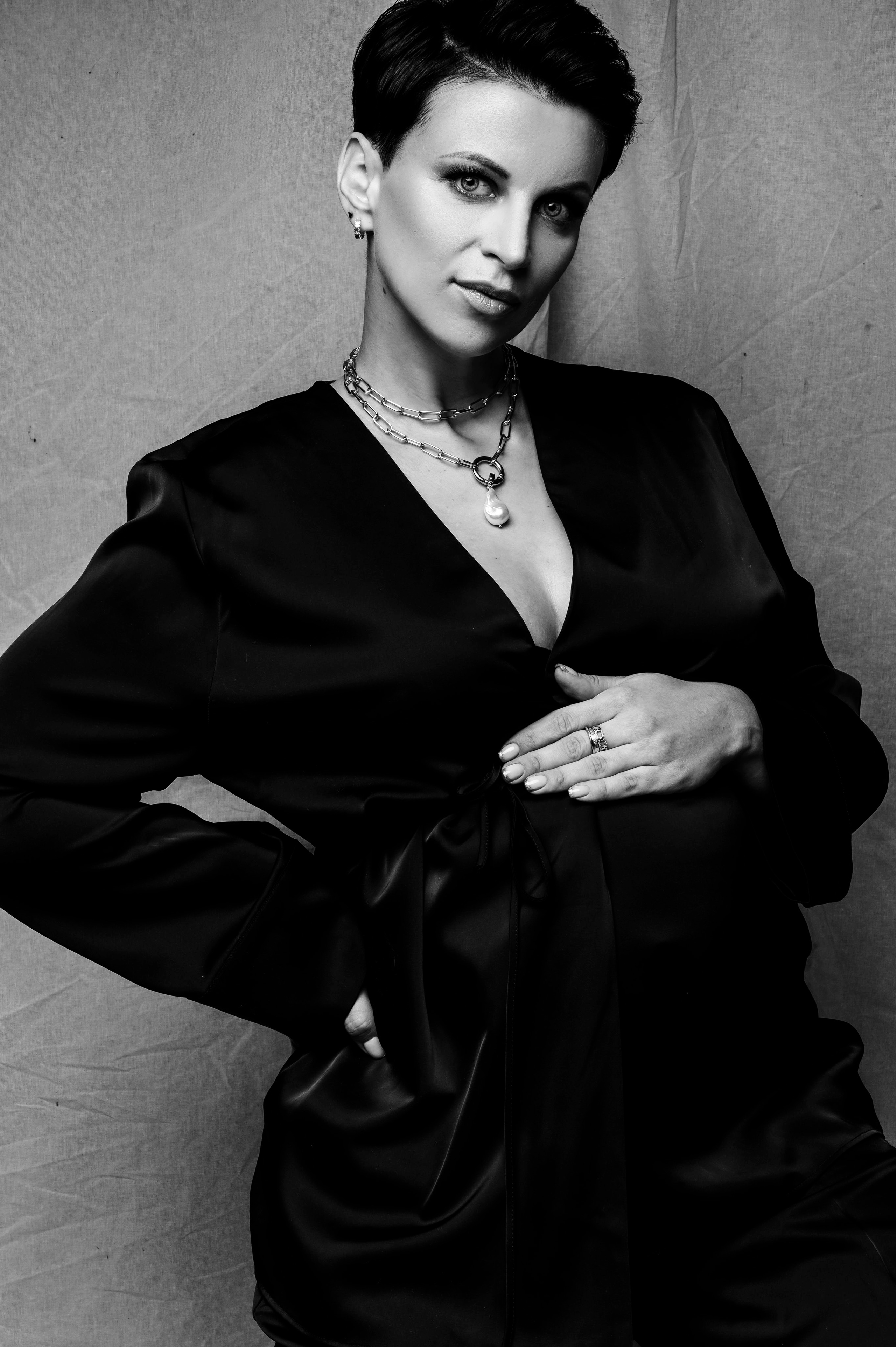 Карина и Евгений. Профессиональный фотограф беременности в СПБ. Стильные фотосессии беременности в стиле минимализм и классическая фотография