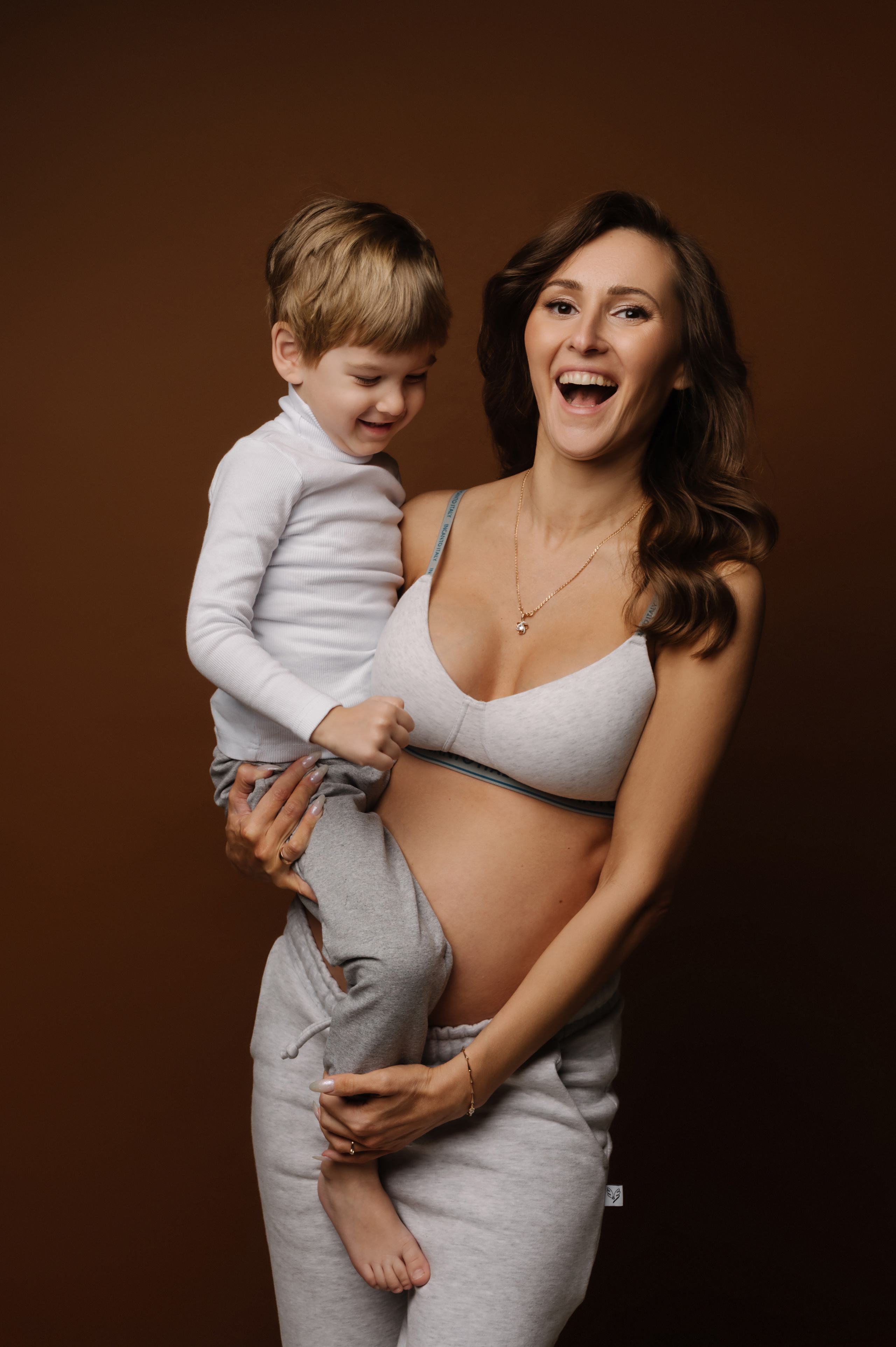 Галина. Профессиональный фотограф беременности в СПБ. Стильные фотосессии беременности в стиле минимализм и классическая фотография