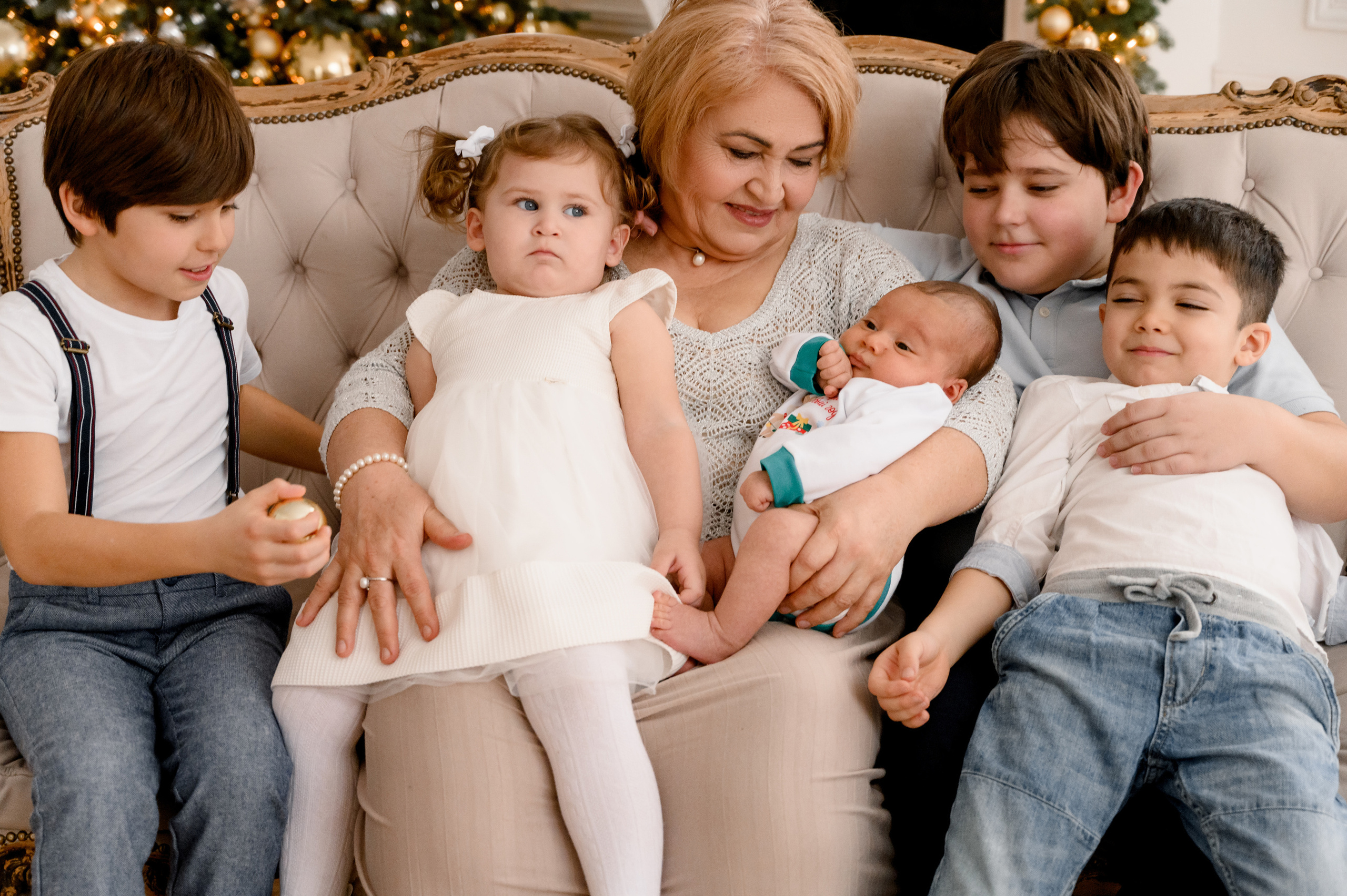 Юля семьей. Профессиональный фотограф беременности в СПБ. Стильные фотосессии беременности в стиле минимализм и классическая фотография