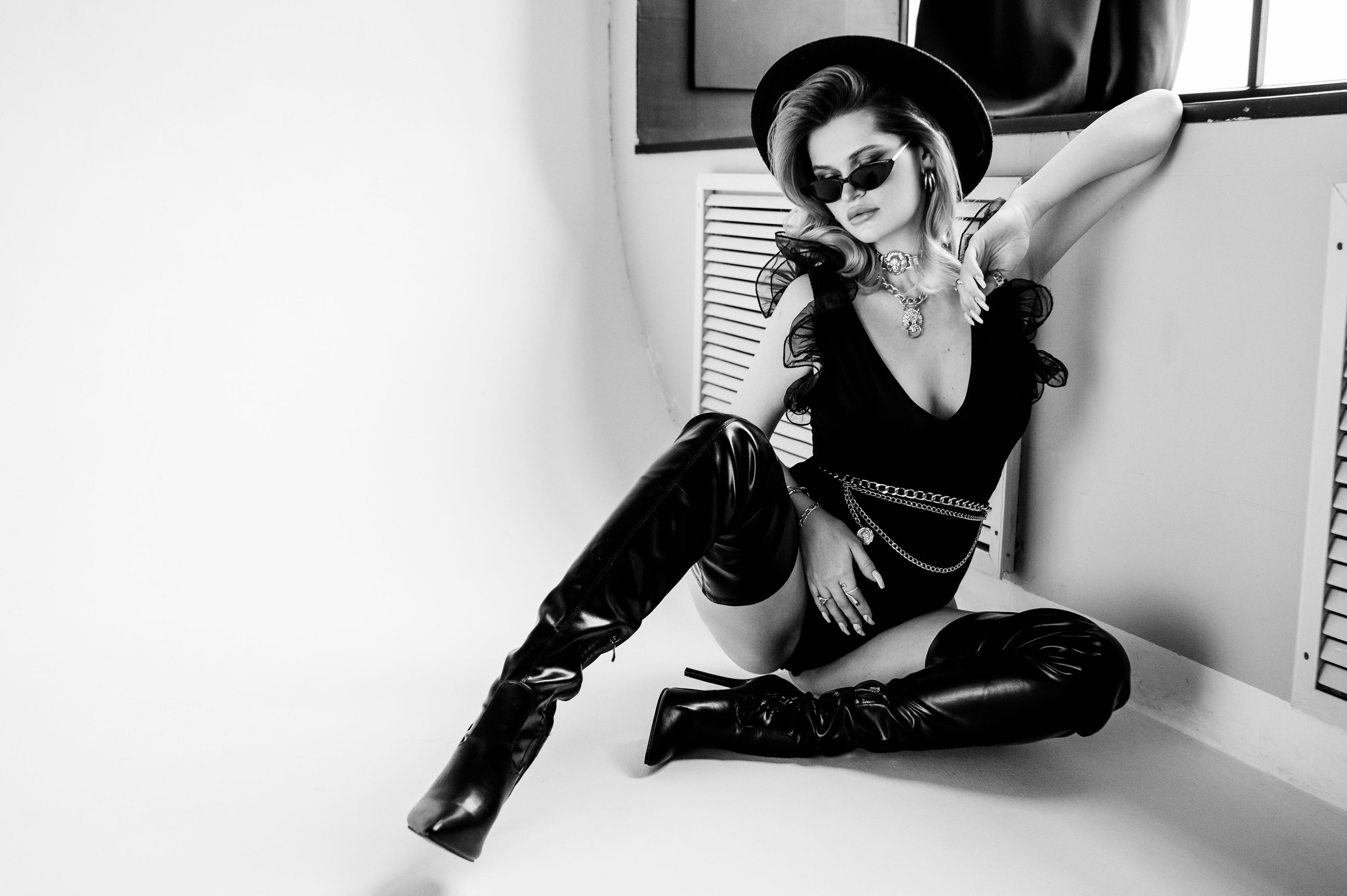 Профессиональный семейный и беременный фотограф в Санкт-Петербурге — Маргарита Иванова. Индивидуальные фотосессии под ключ: от образа до гот. Профессиональный фотограф беременности в СПБ. Стильные фотосессии беременности в стиле минимализм и классическая фотография