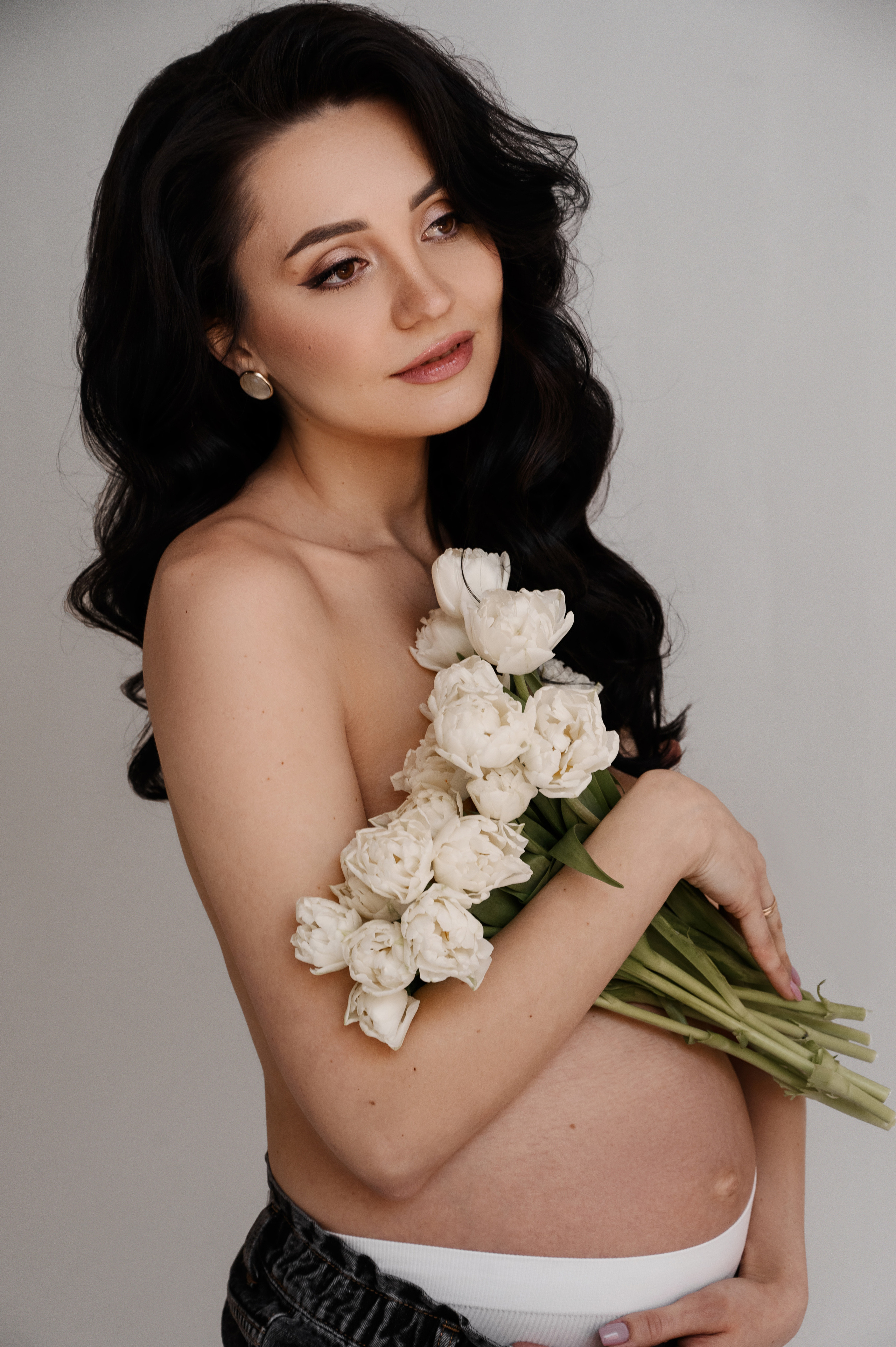 Фотосъемка беременности в Санкт-Петербурге. Профессиональный фотограф беременности в СПБ. Стильные фотосессии беременности в стиле минимализм и классическая фотография