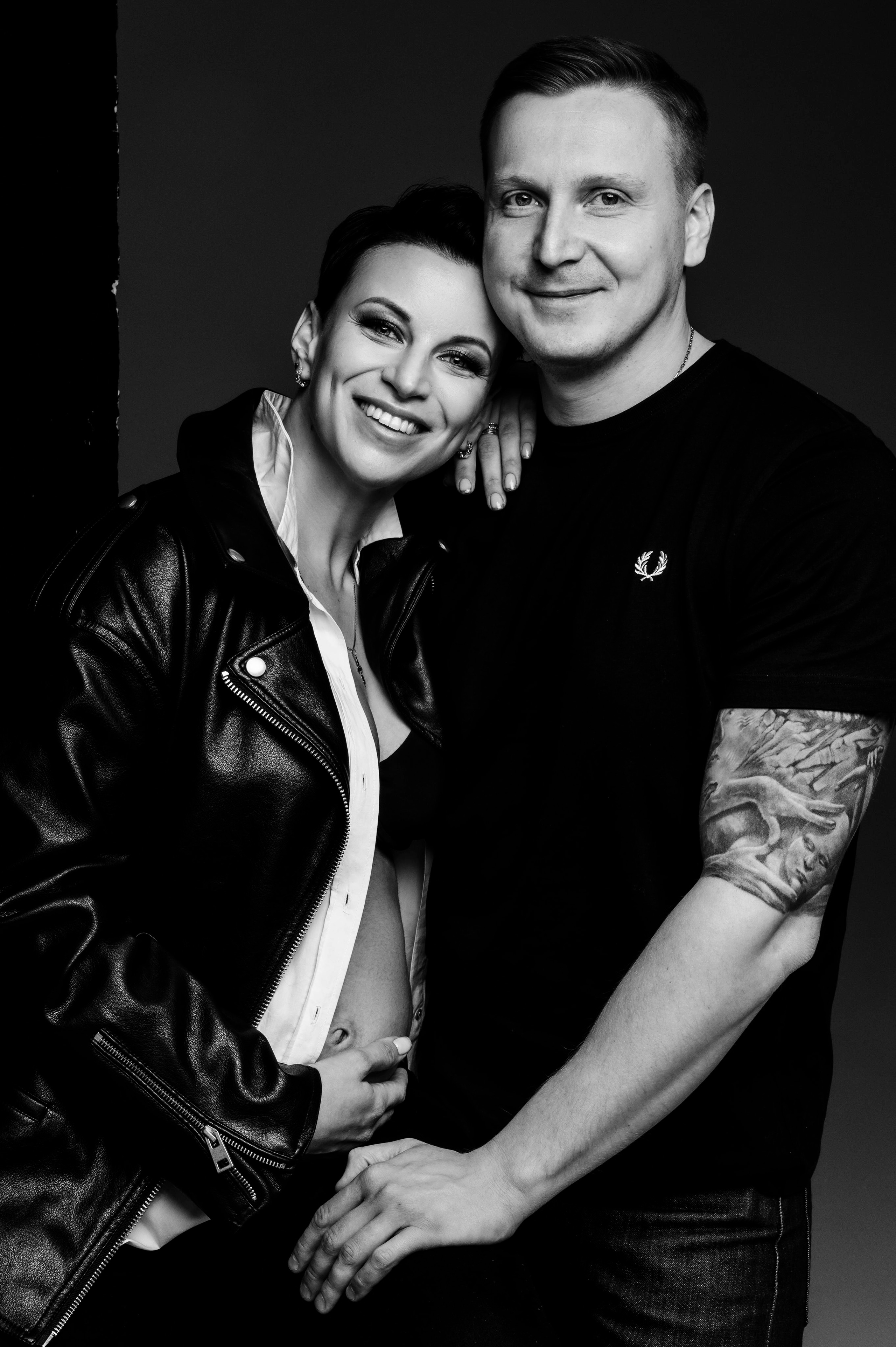 Карина и Евгений. Профессиональный фотограф беременности в СПБ. Стильные фотосессии беременности в стиле минимализм и классическая фотография