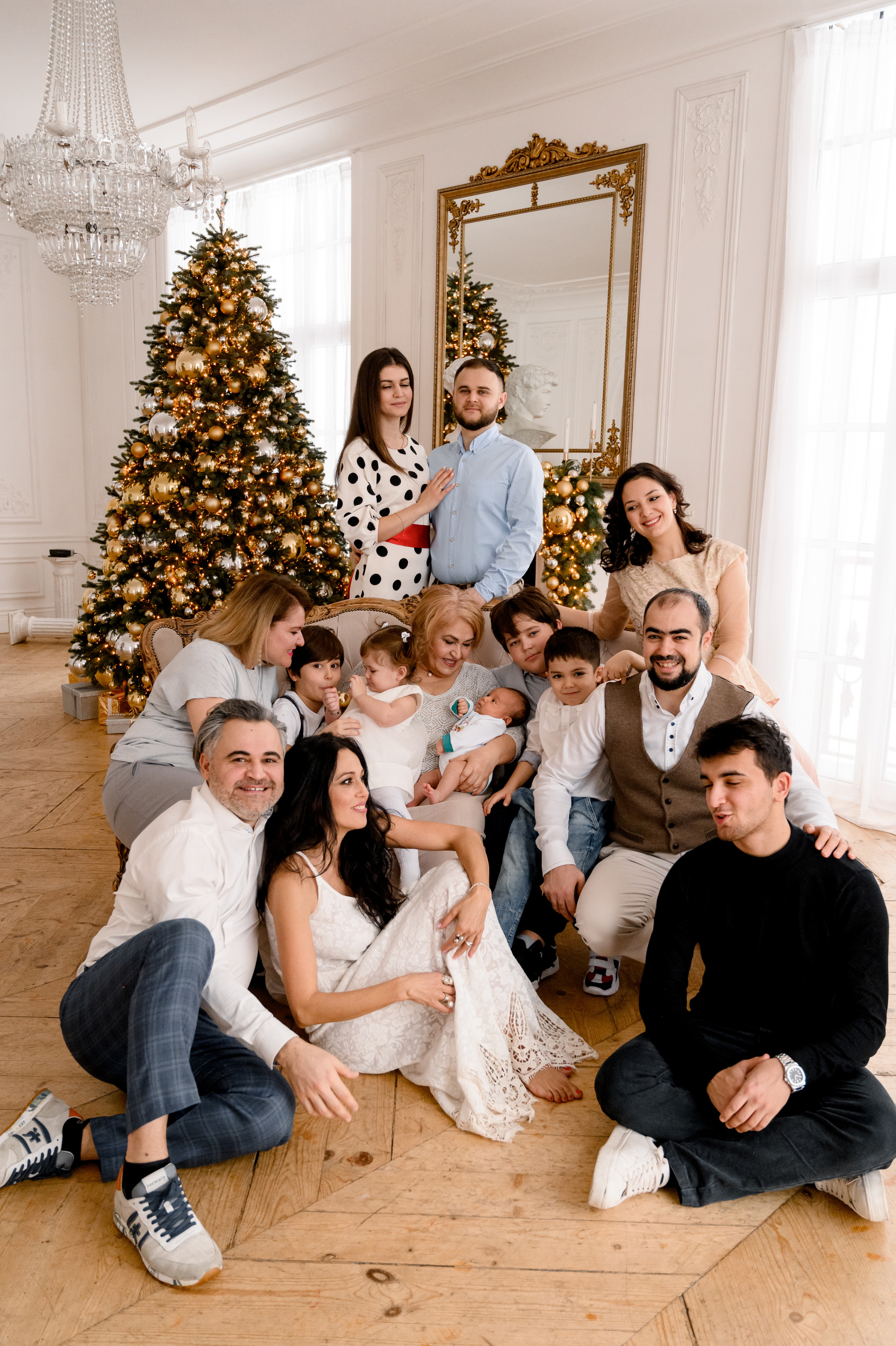 Юля семьей. Профессиональный фотограф беременности в СПБ. Стильные фотосессии беременности в стиле минимализм и классическая фотография