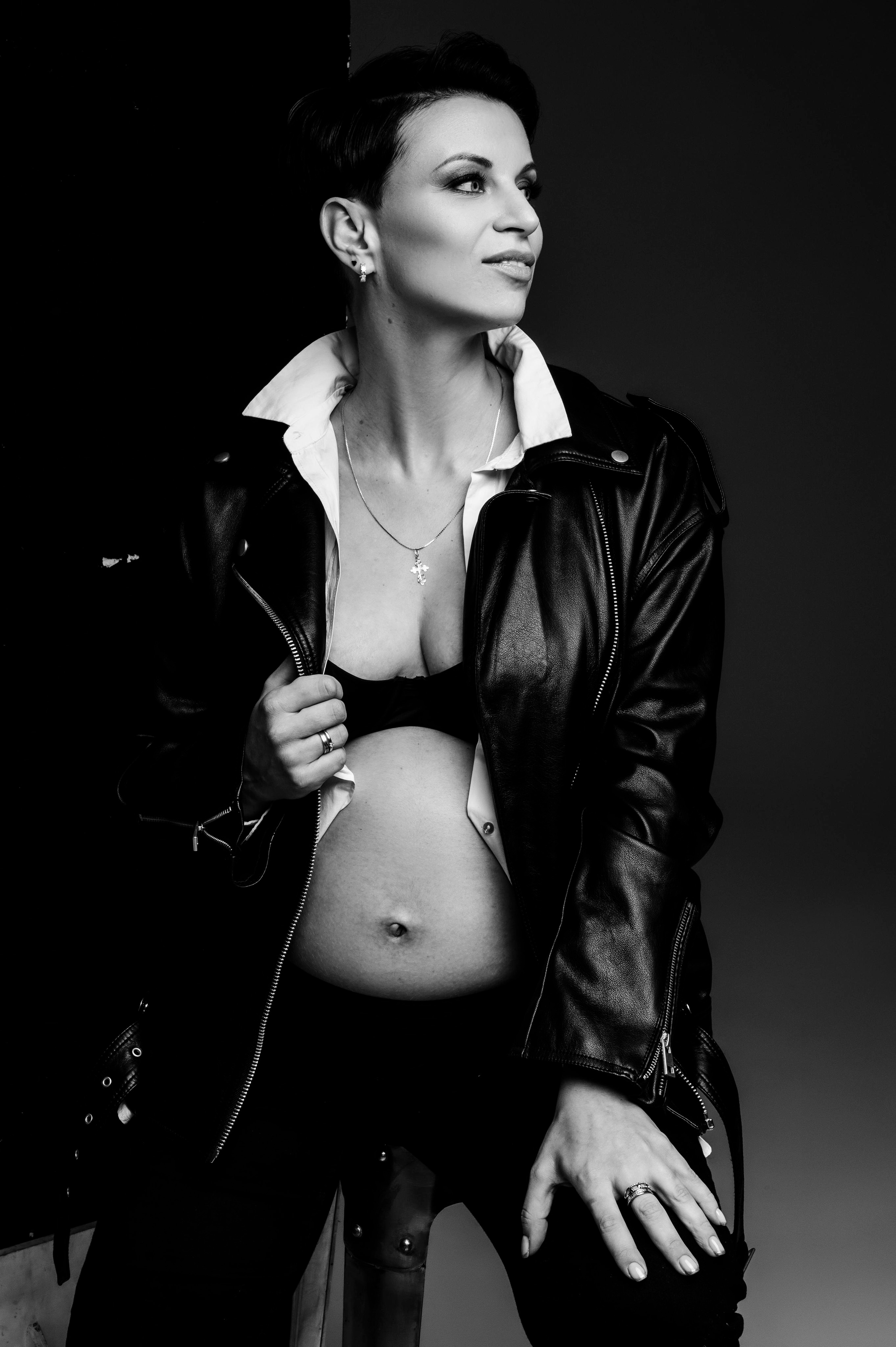 Карина и Евгений. Профессиональный фотограф беременности в СПБ. Стильные фотосессии беременности в стиле минимализм и классическая фотография