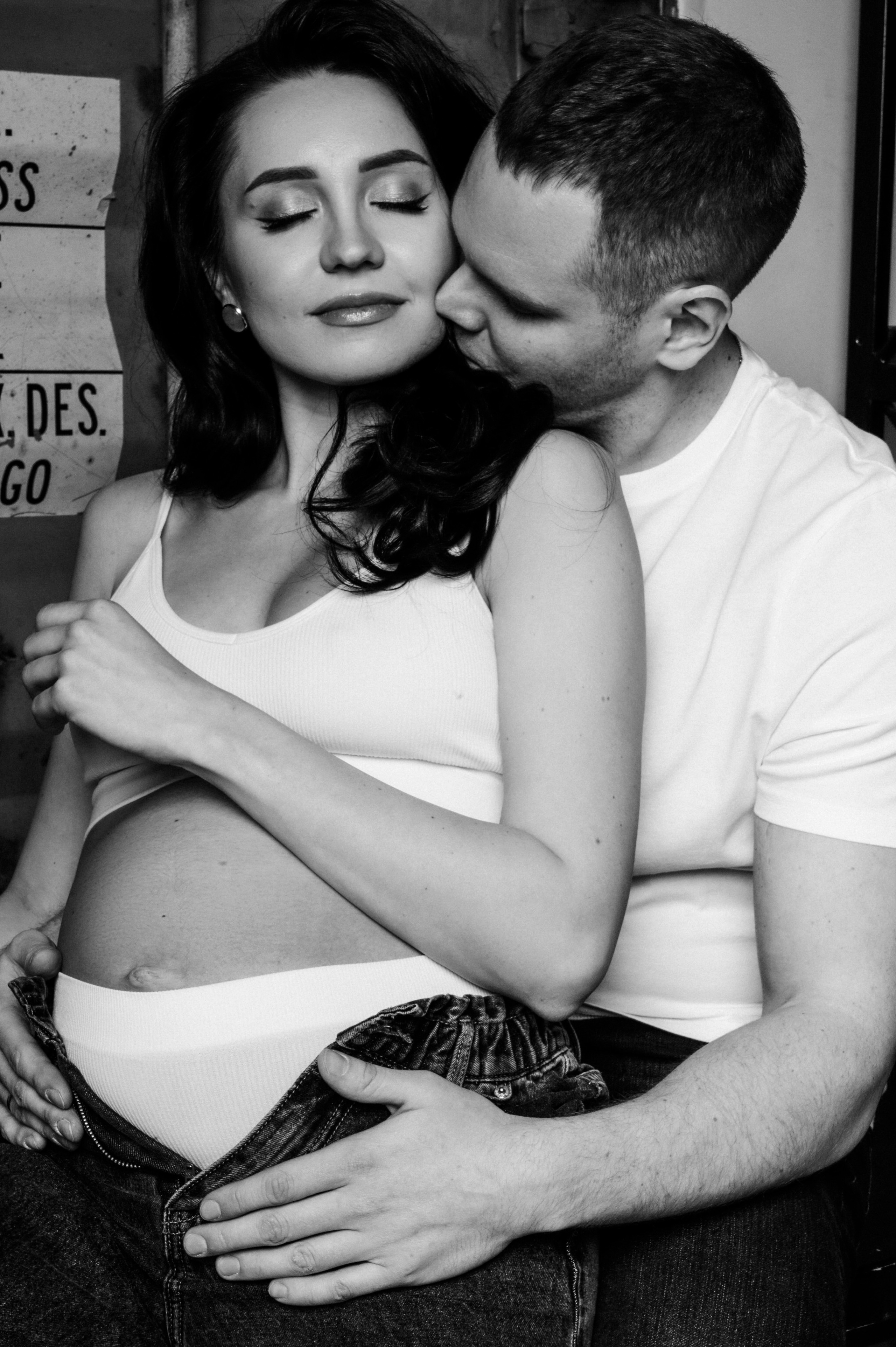 Фотосъемка беременности в Санкт-Петербурге. Профессиональный фотограф беременности в СПБ. Стильные фотосессии беременности в стиле минимализм и классическая фотография