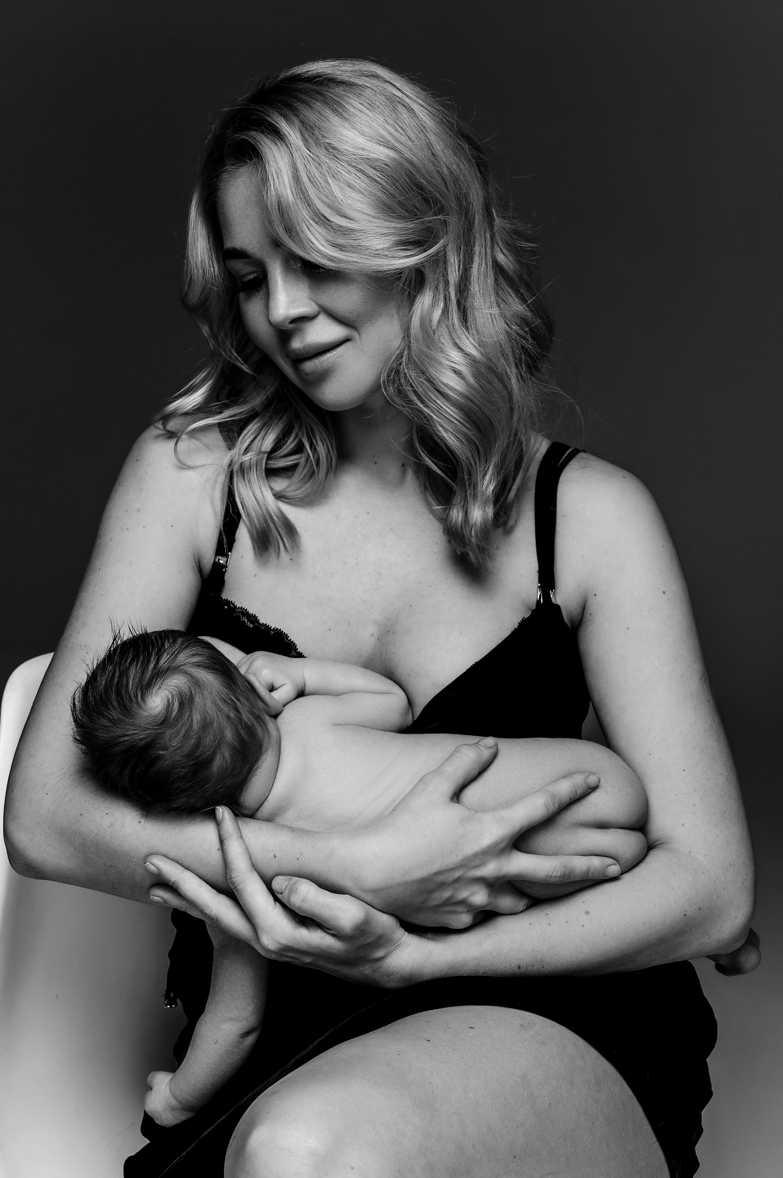 Ирочка. Профессиональный фотограф беременности в СПБ. Стильные фотосессии беременности в стиле минимализм и классическая фотография