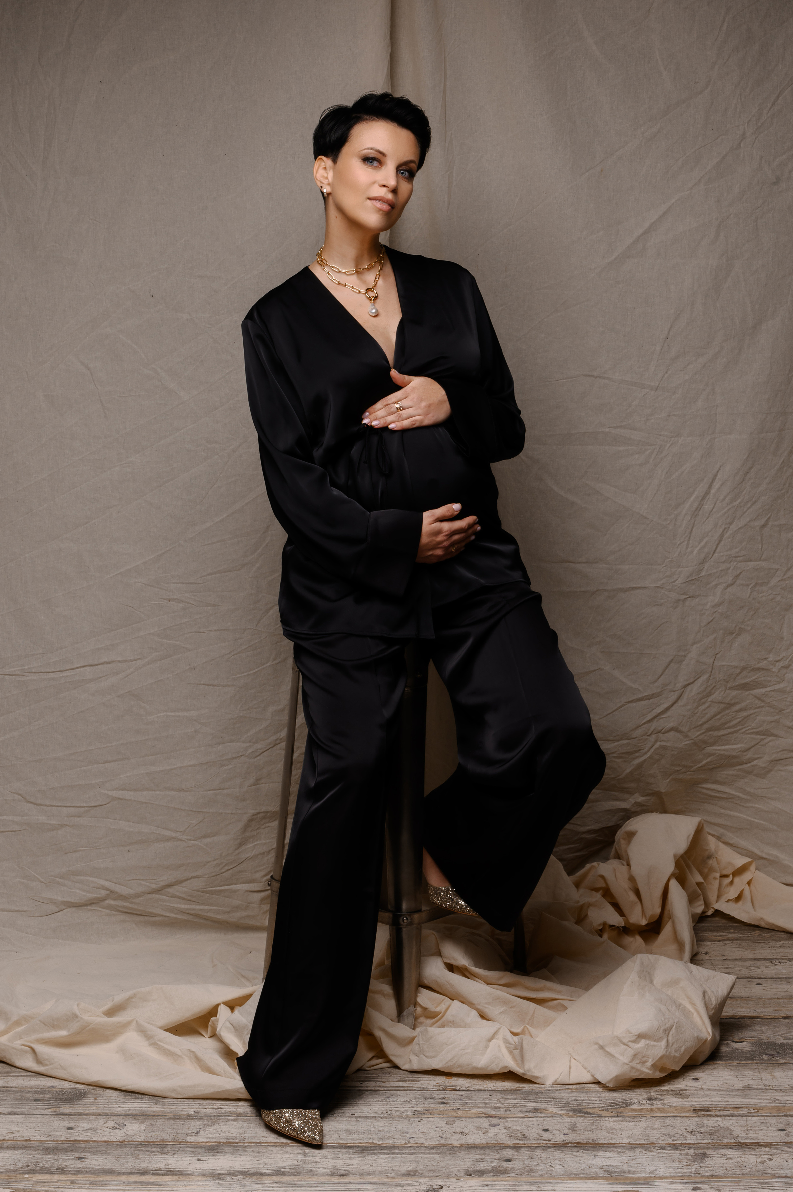 Карина и Евгений. Профессиональный фотограф беременности в СПБ. Стильные фотосессии беременности в стиле минимализм и классическая фотография