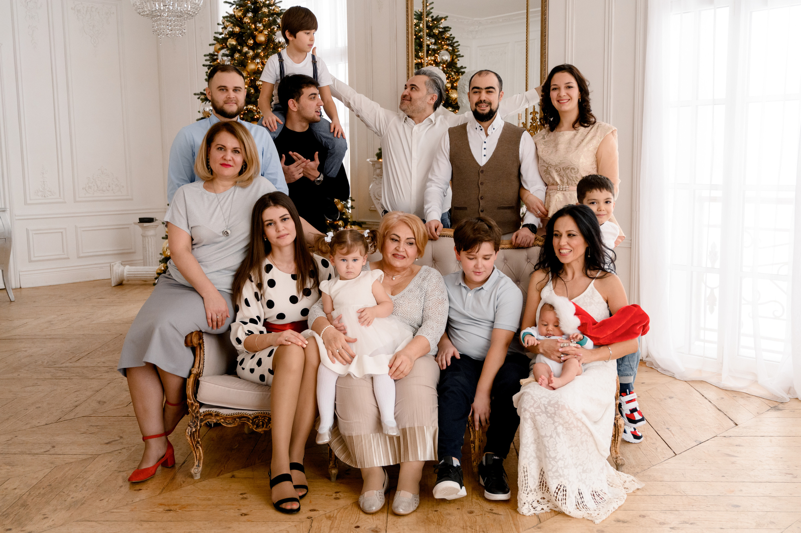 Юля семьей. Профессиональный фотограф беременности в СПБ. Стильные фотосессии беременности в стиле минимализм и классическая фотография