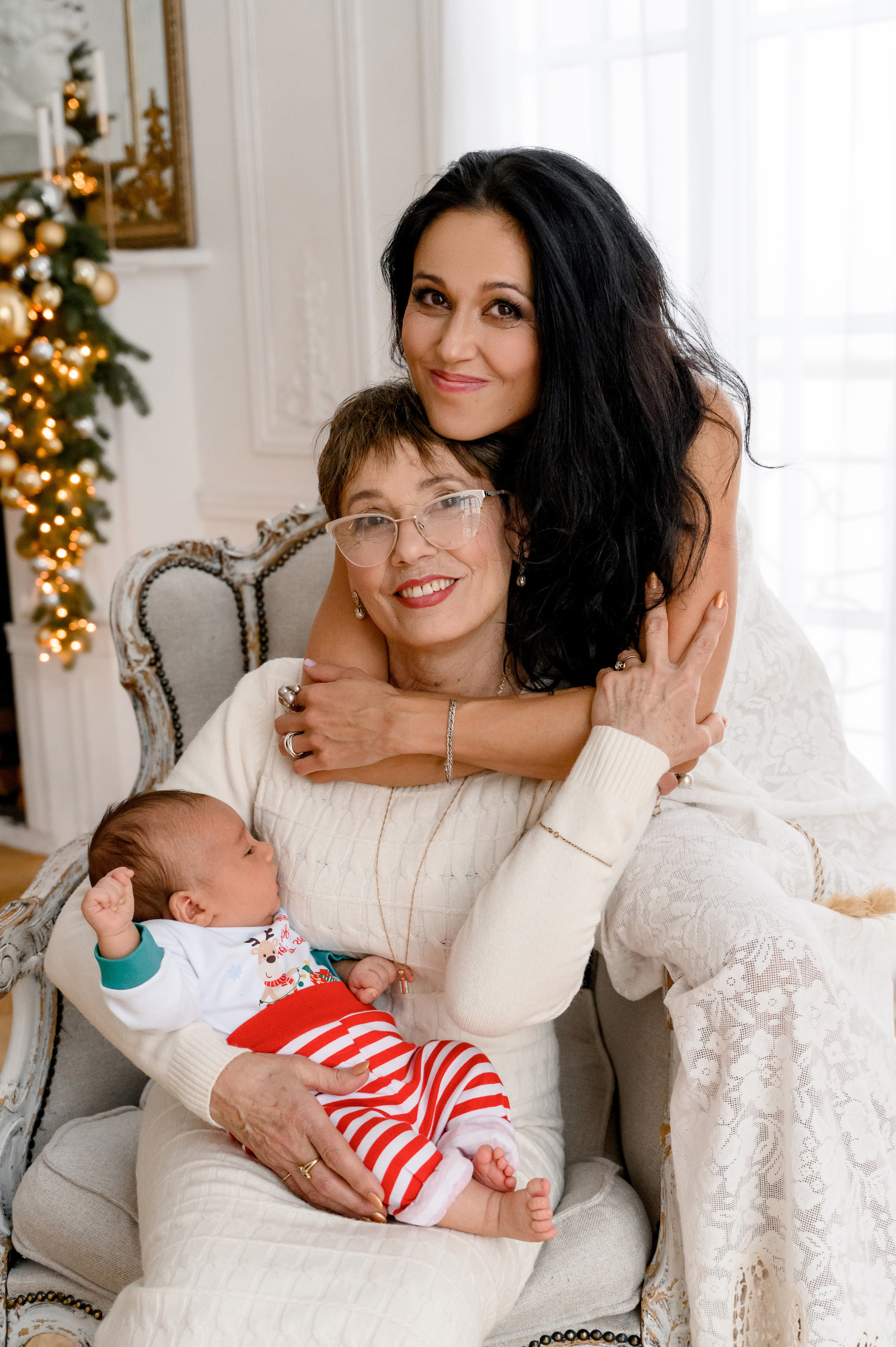 Юля семьей. Профессиональный фотограф беременности в СПБ. Стильные фотосессии беременности в стиле минимализм и классическая фотография