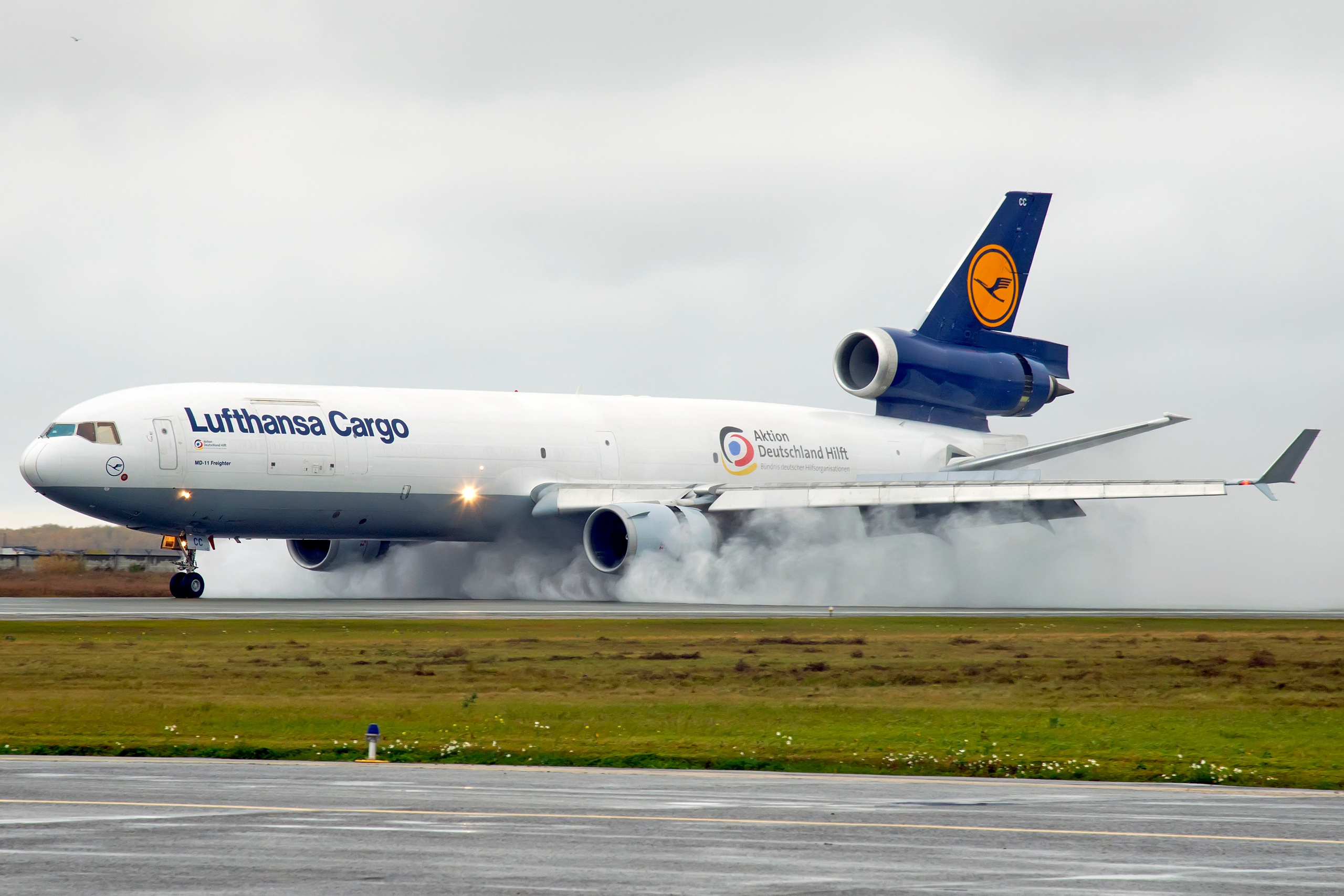 Авиация: самолеты, вертолеты, небесные зарисовки. От прошлого к будущему авиации через фотографию