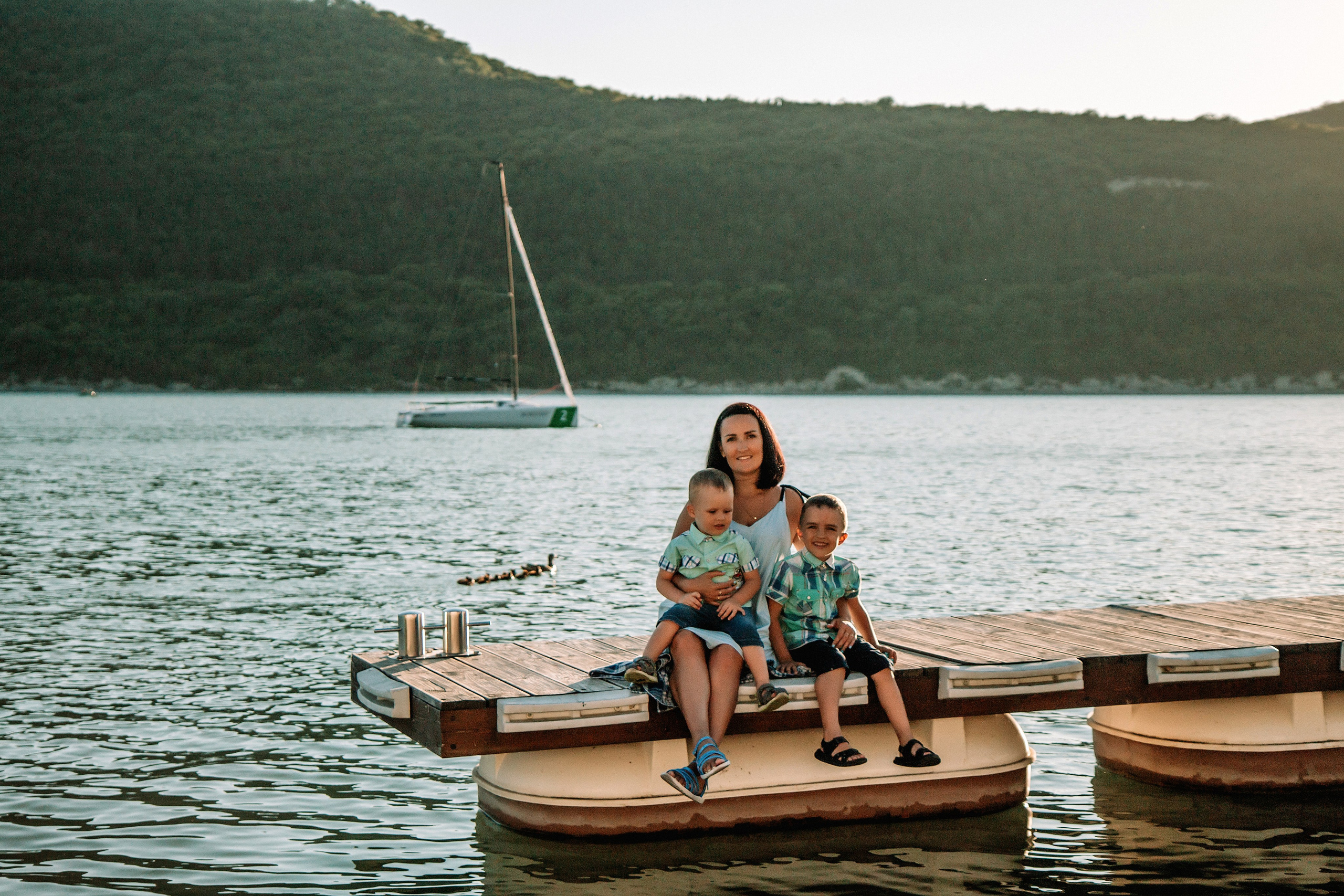 Наталья и мальчики. Прогулка в Абрау-Дюрсо. Семейный фотограф Новороссийск, Анапа, Геленджик — Юлия Давыдова