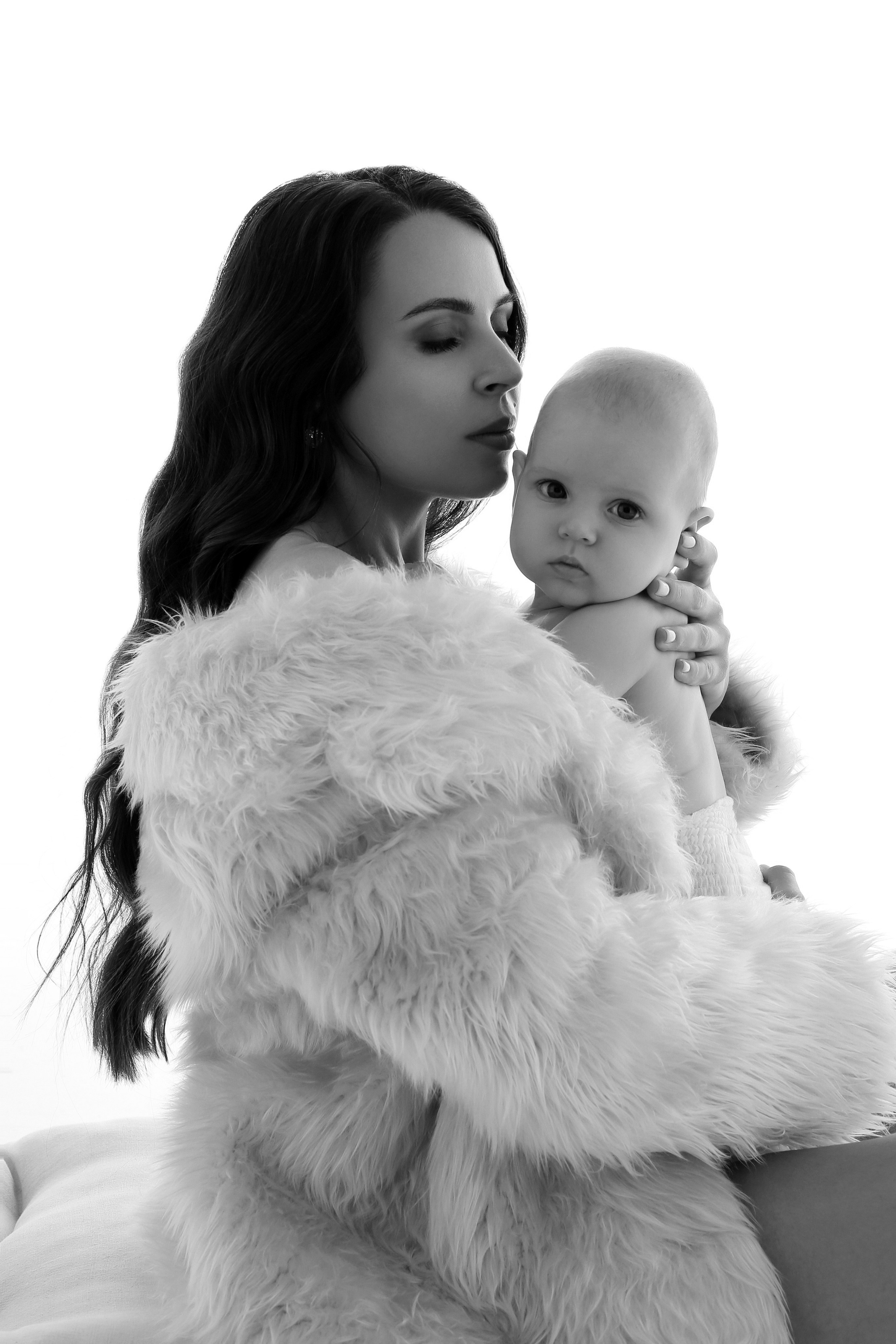 Мама и малыш. Фотограф в стиле минимализм Тюмень