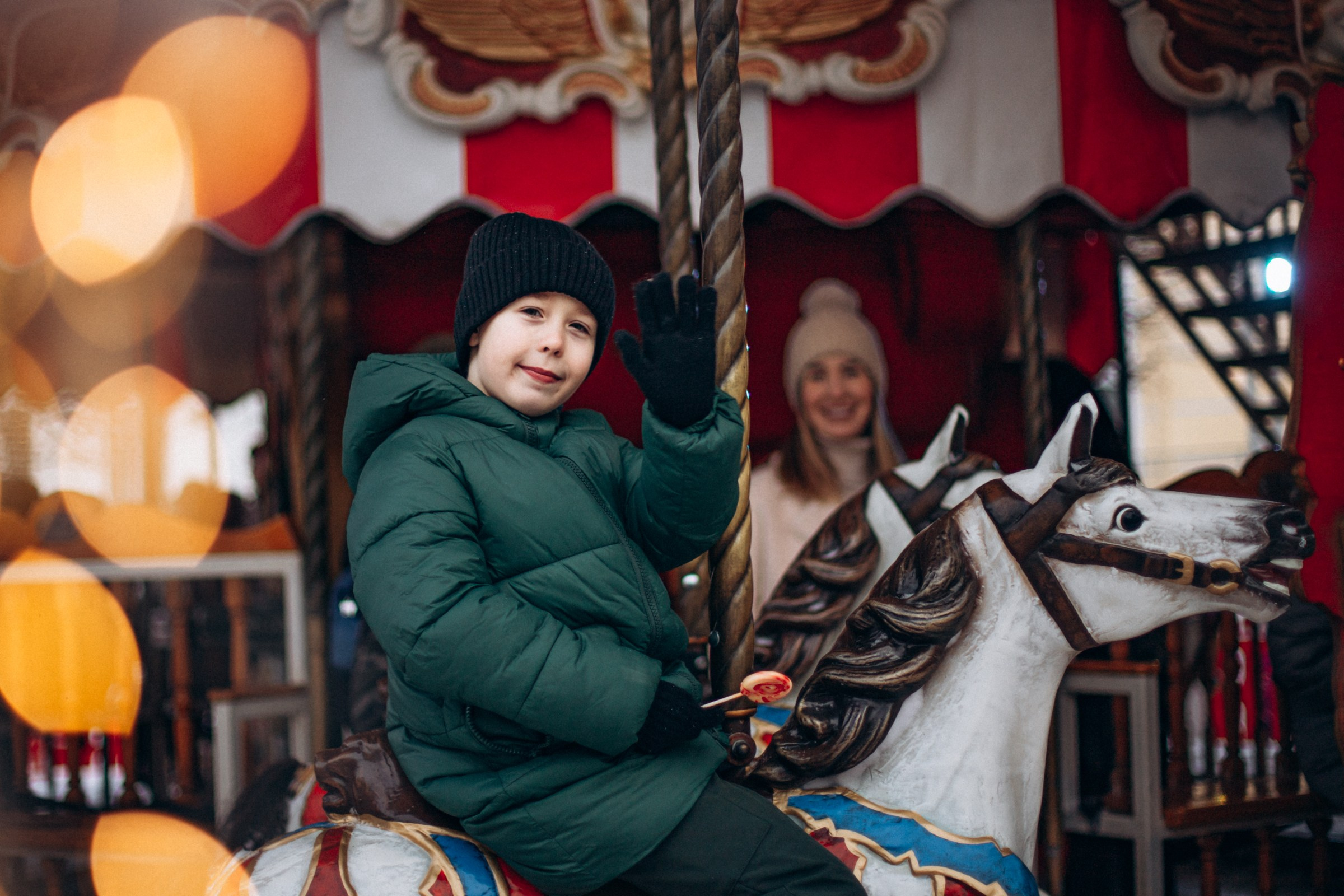Оксана с сыном в декабре. Фотопрогулка в Петербурге. Индивидуальный и семейный фотограф в Санкт-Петербурге