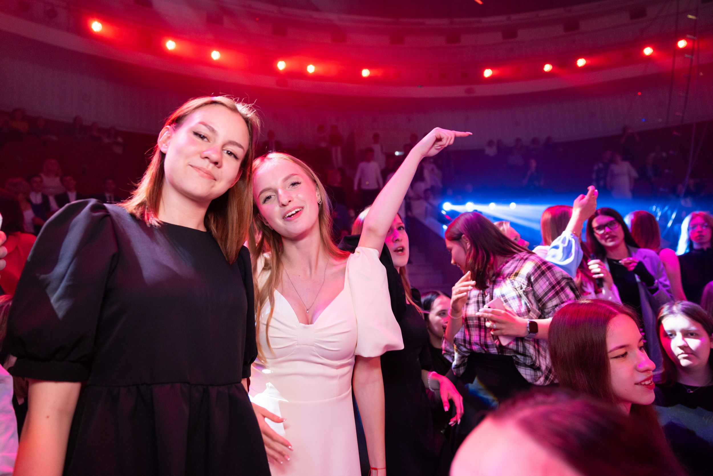 Городской бал выпускников (24 июня 2025). Репортажный фотограф Алексей Пирязев