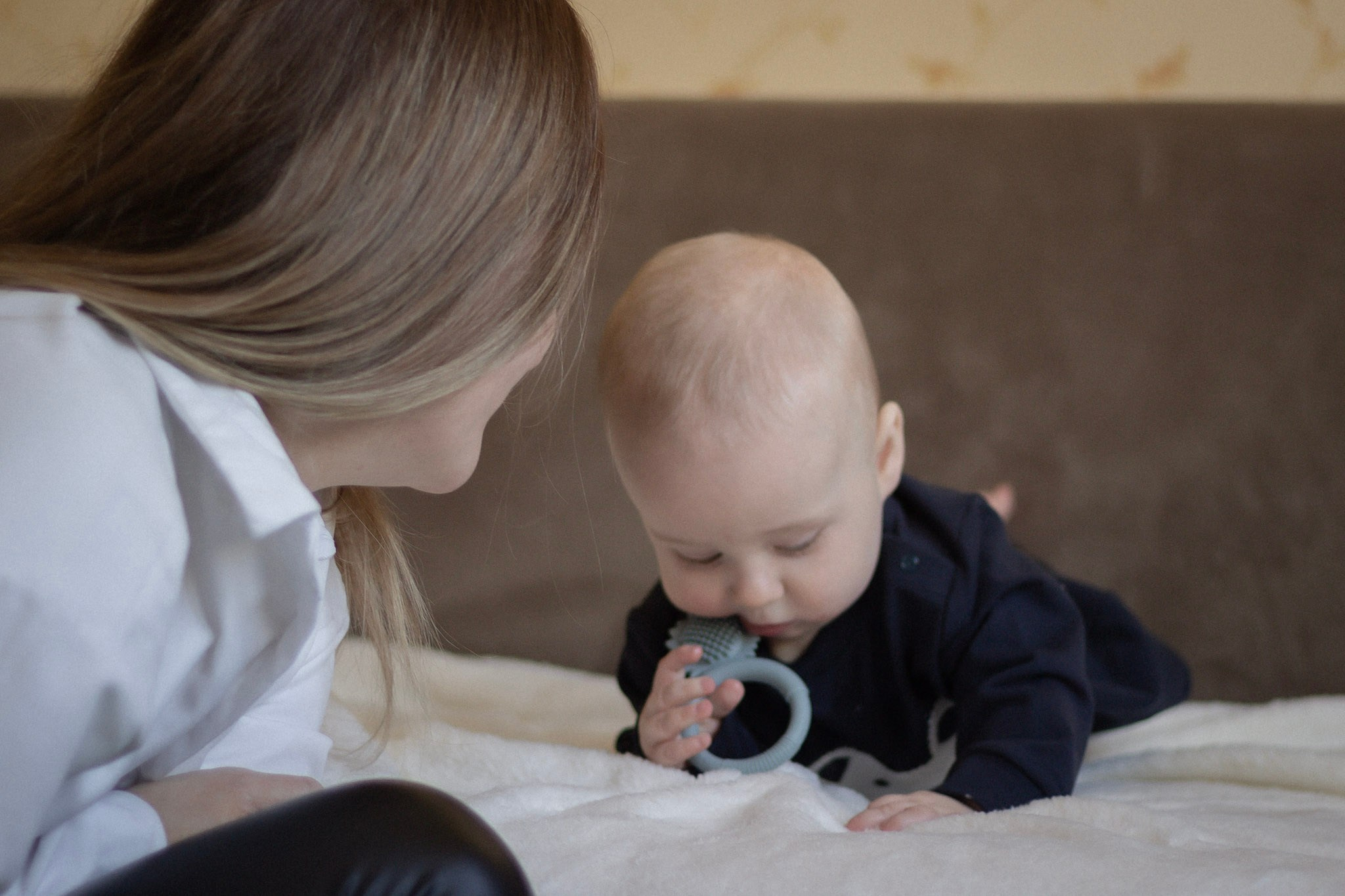 Домашняя съёмка с Олей и Егором. Ваш семейный фотограф в Минске — Вика Трегубова