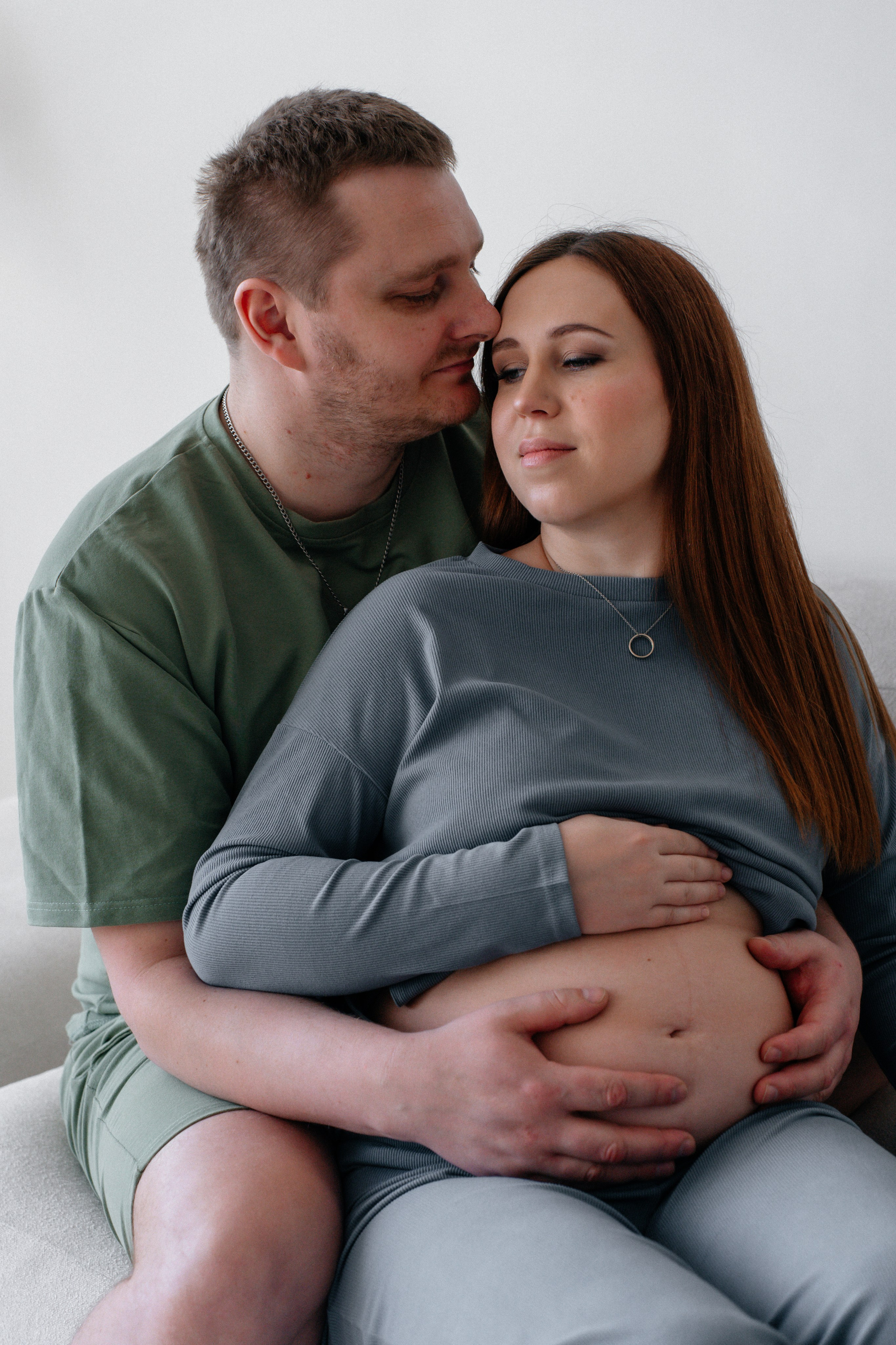 Нежность ожидания: фотосессия беременной девушки. Ваш семейный фотограф в Минске — Вика Трегубова