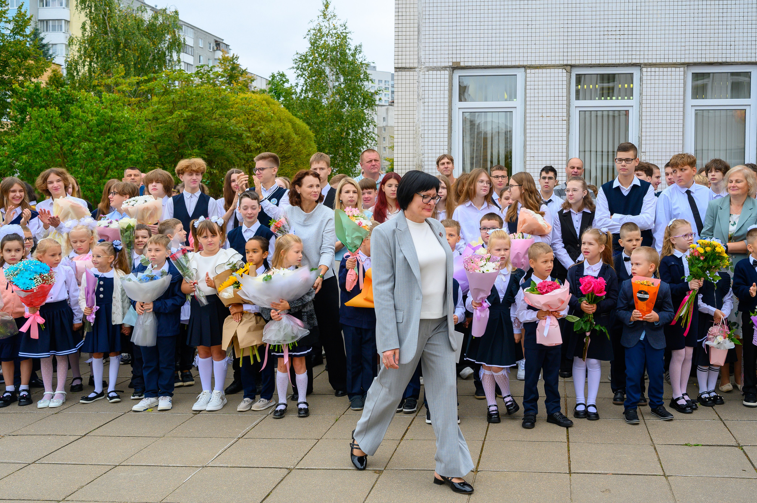 Вот звучит первый звонок, перед этим долгое приготовление к новому этапу в жизни, Яромир идет в школу. Фотоуслуги, услуги фотографа, фотографирование важных событий