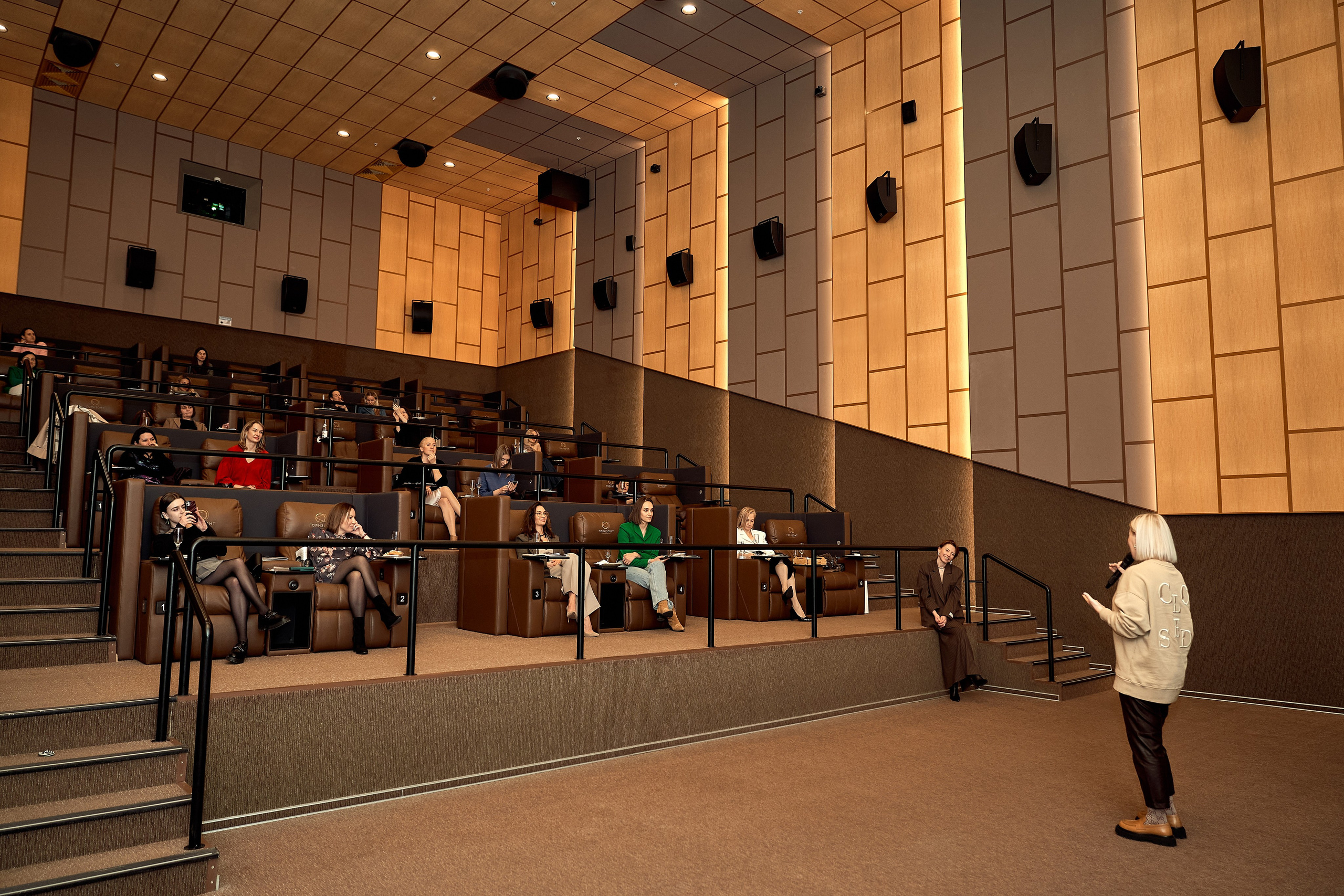 • Горизонт LED. Репортаж. Фотограф, индивидуальные женские, мужские фотосессии в Ростове-на-Дону