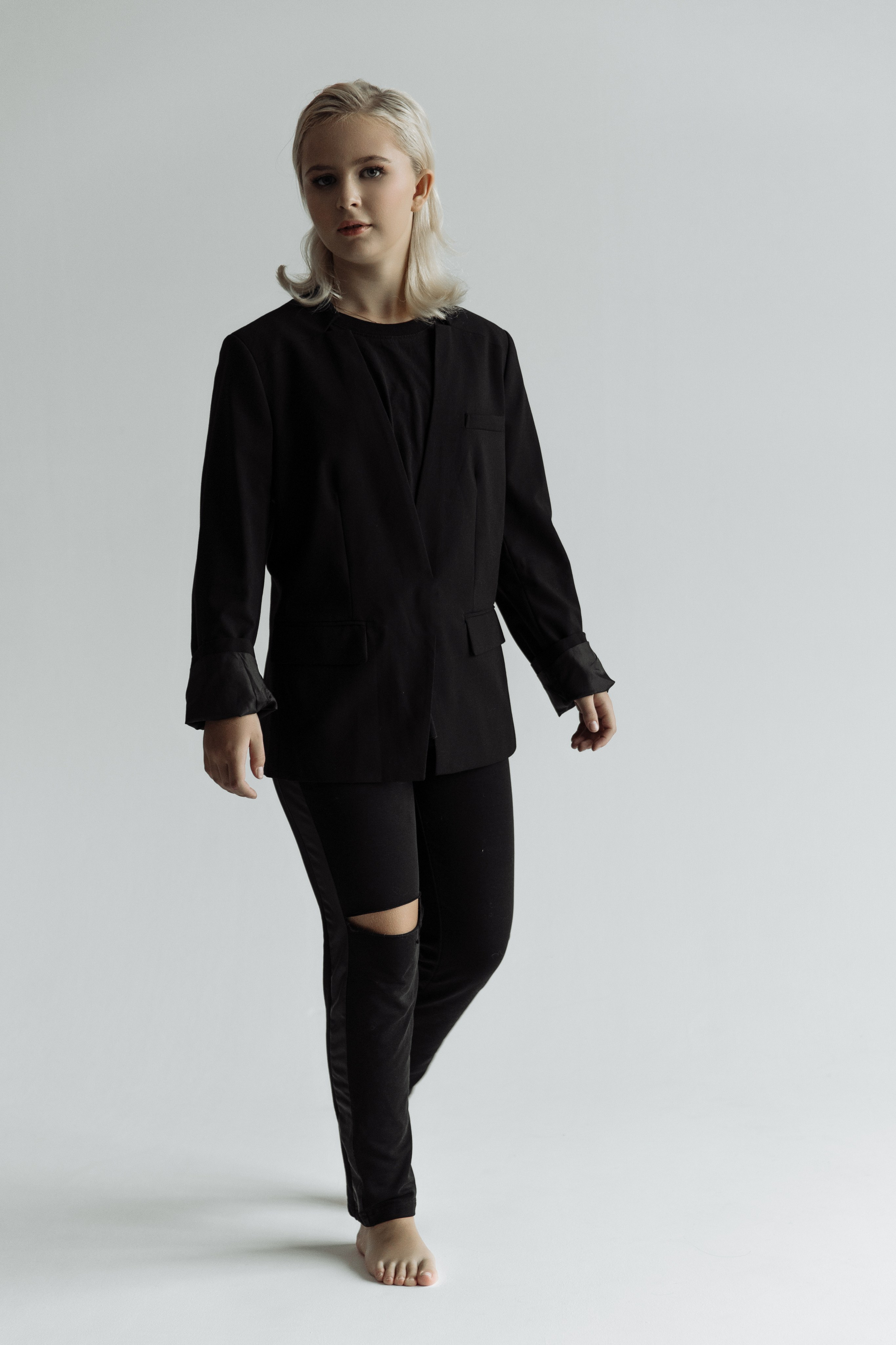 Фотосъемка Евы Демидовой в студии на белом фоне. Санкт-Петербург. Ева Демидова. Спортсмен по конкуру в Санкт-Петербуре