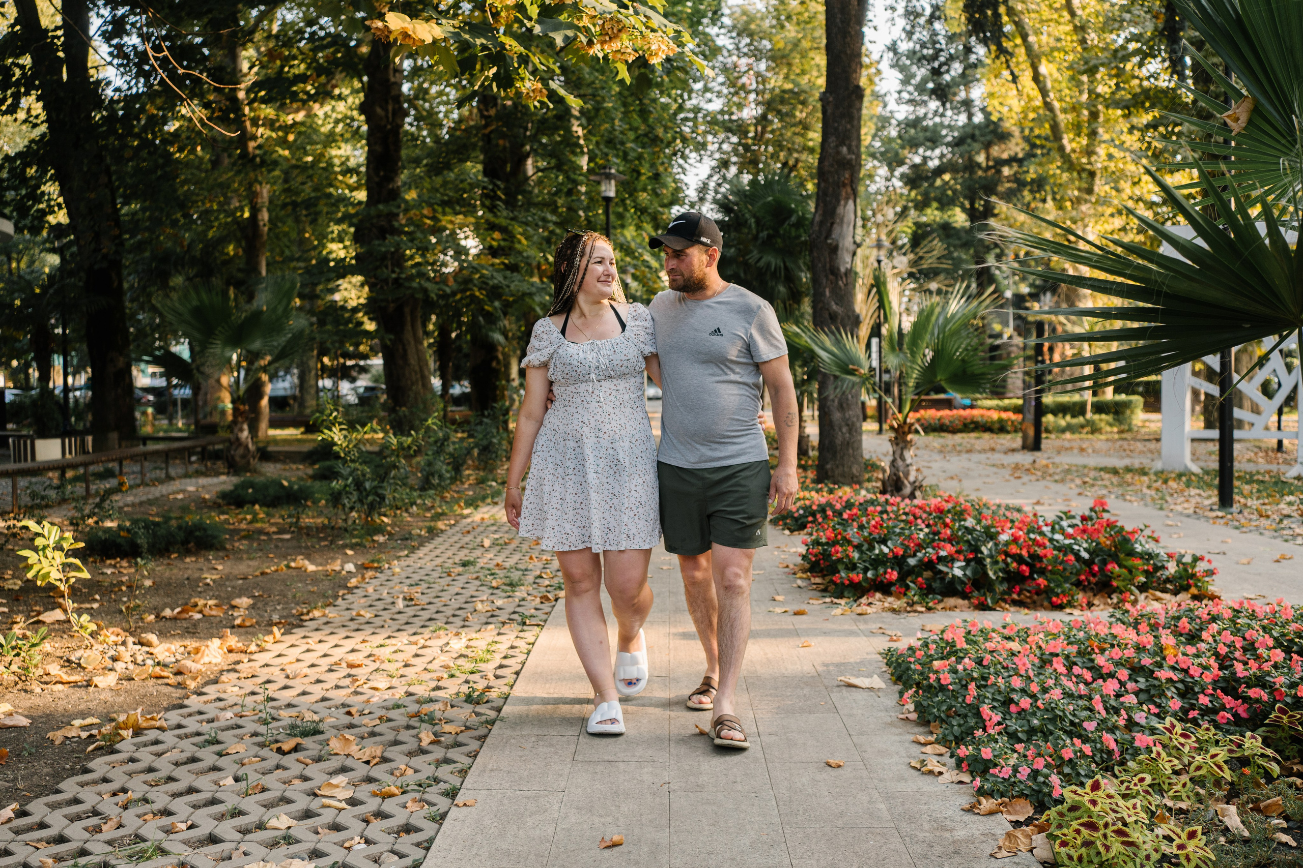 Елена и Виктор в сквере им. Бестужева и на пляже Чайка, Адлер