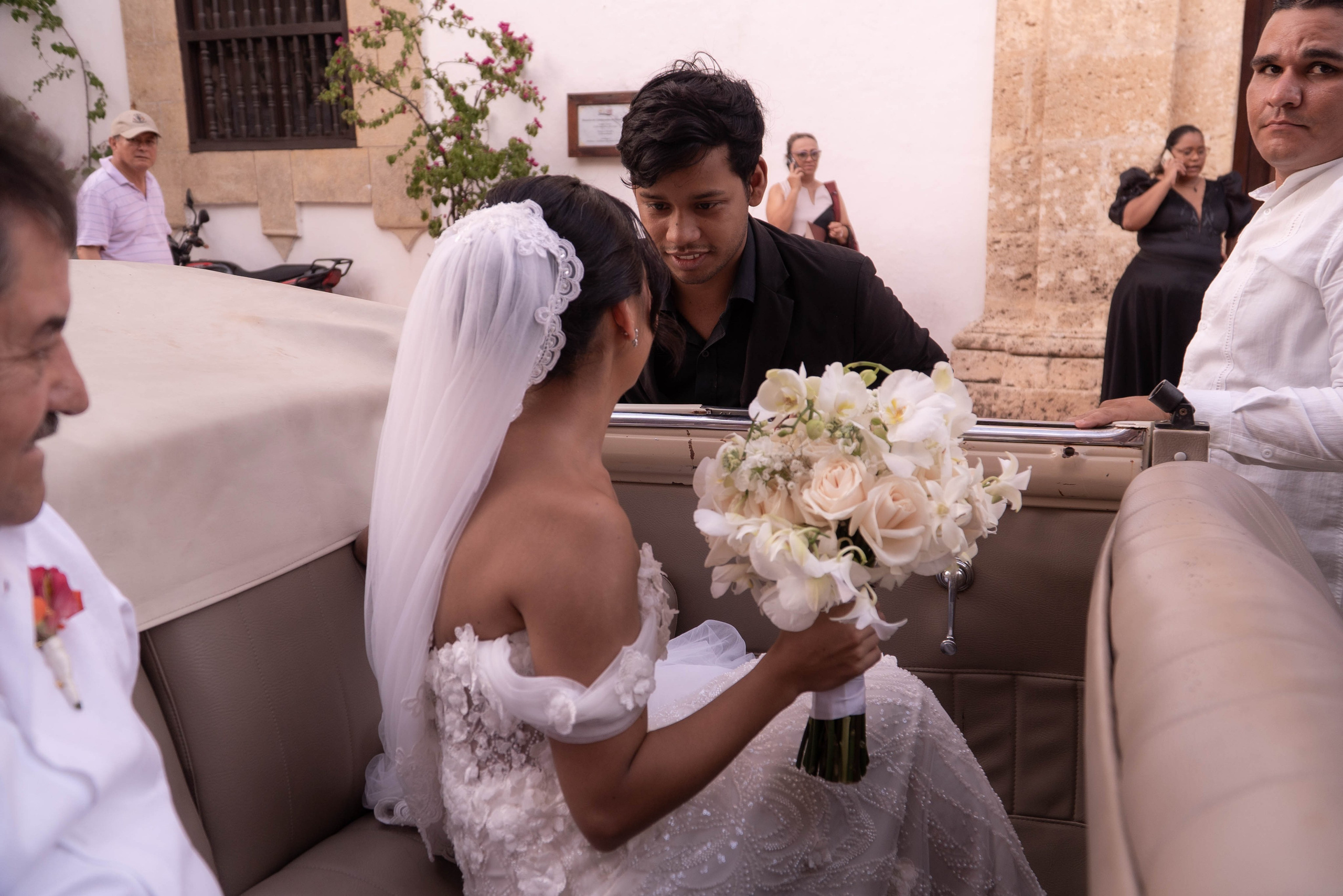Catalina and Romain. Wedding Photographer in Barcelona and Medellin