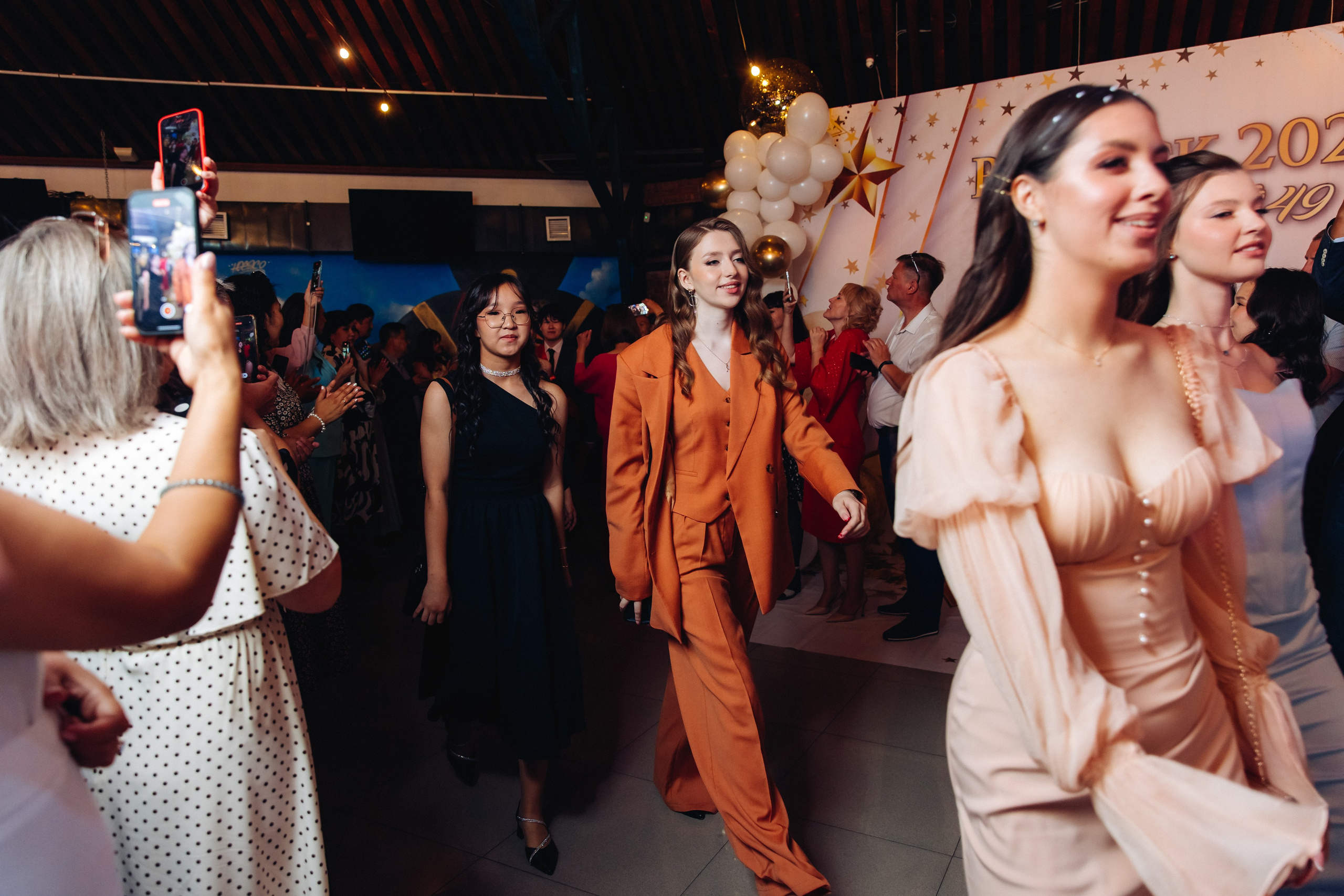 Выпускной вечер. 49 школа. Баран на корове. Свадебный и семейный фотограф в Улан-Удэ