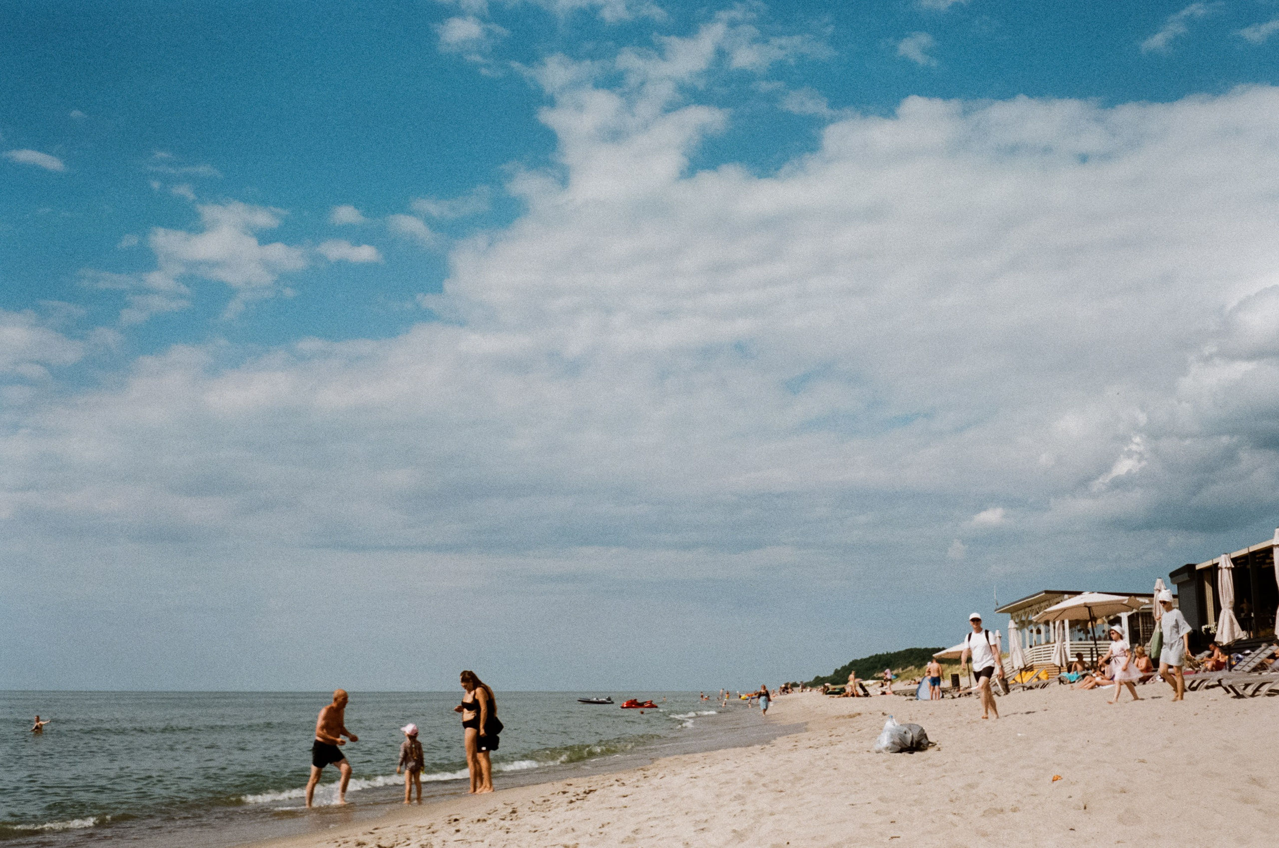 Калининград, пляж в Янтарном / Minox 35 GT (2) / Fujicolor 200 at ISO 100