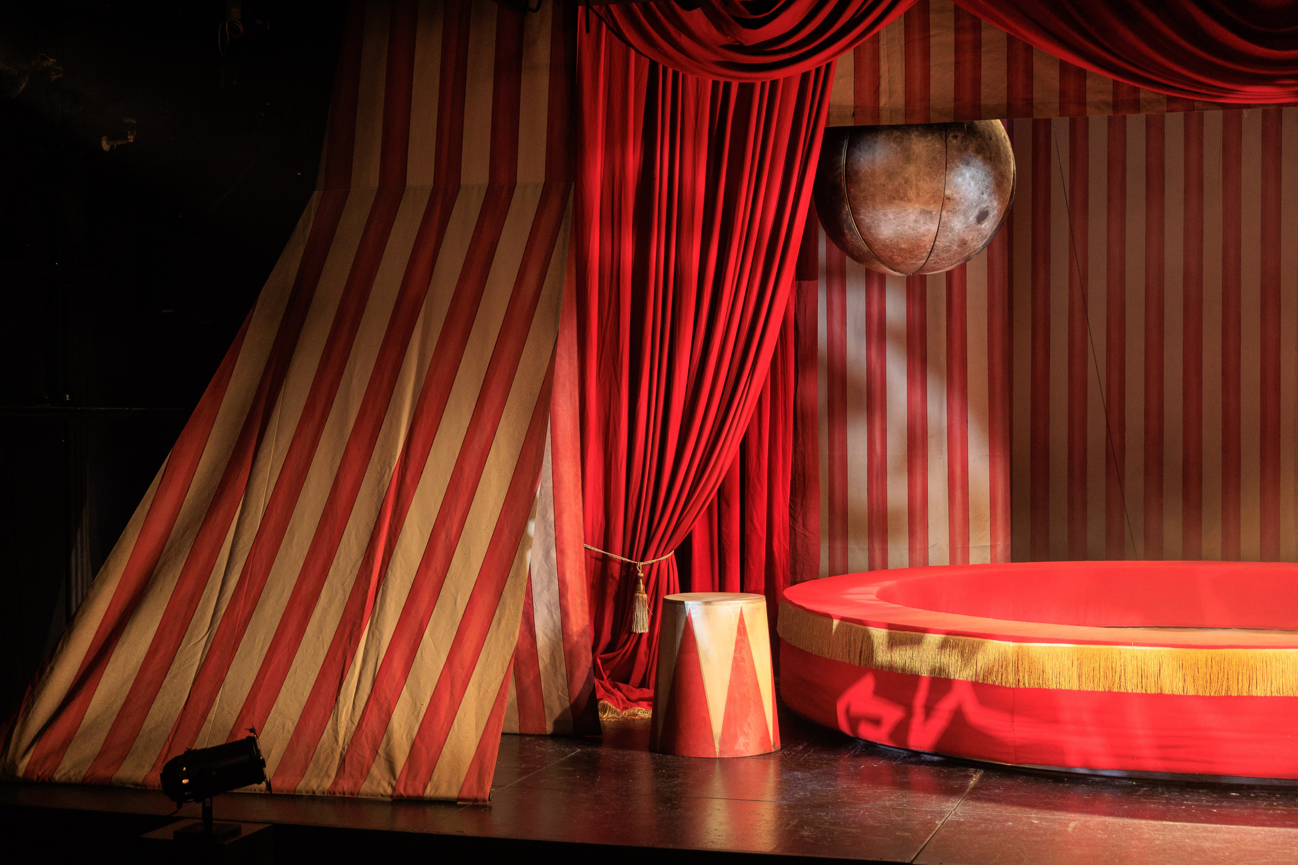 Закулисье создания декораций для «Тараканища» | Театр БТК. История занавеса. Превращаем идею в технологию